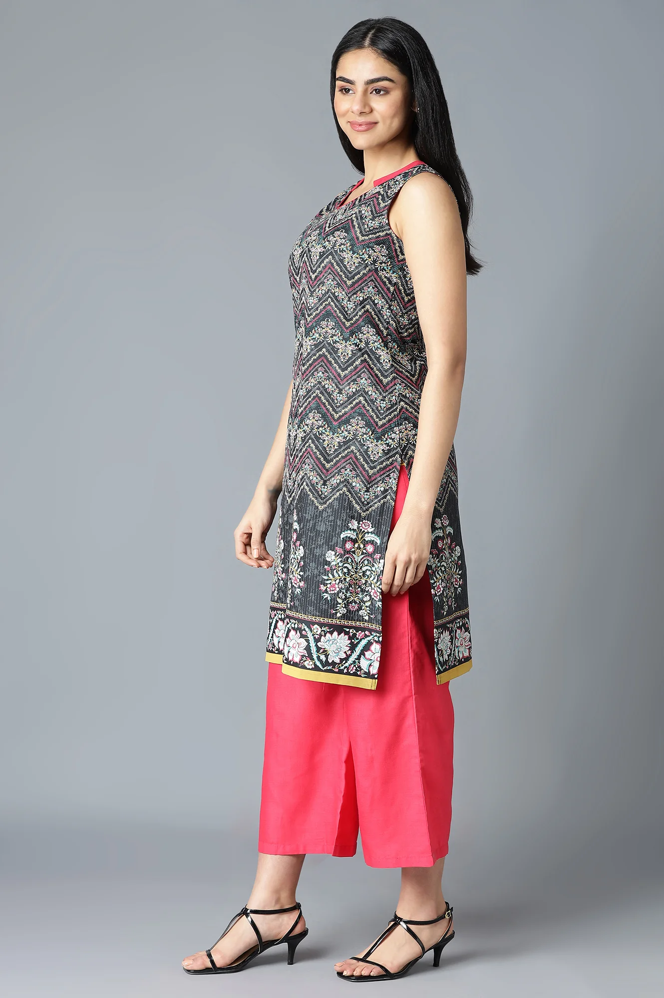 Black Floral Printed kurta In V-Neck With Red Straight Palazzo - Image 3