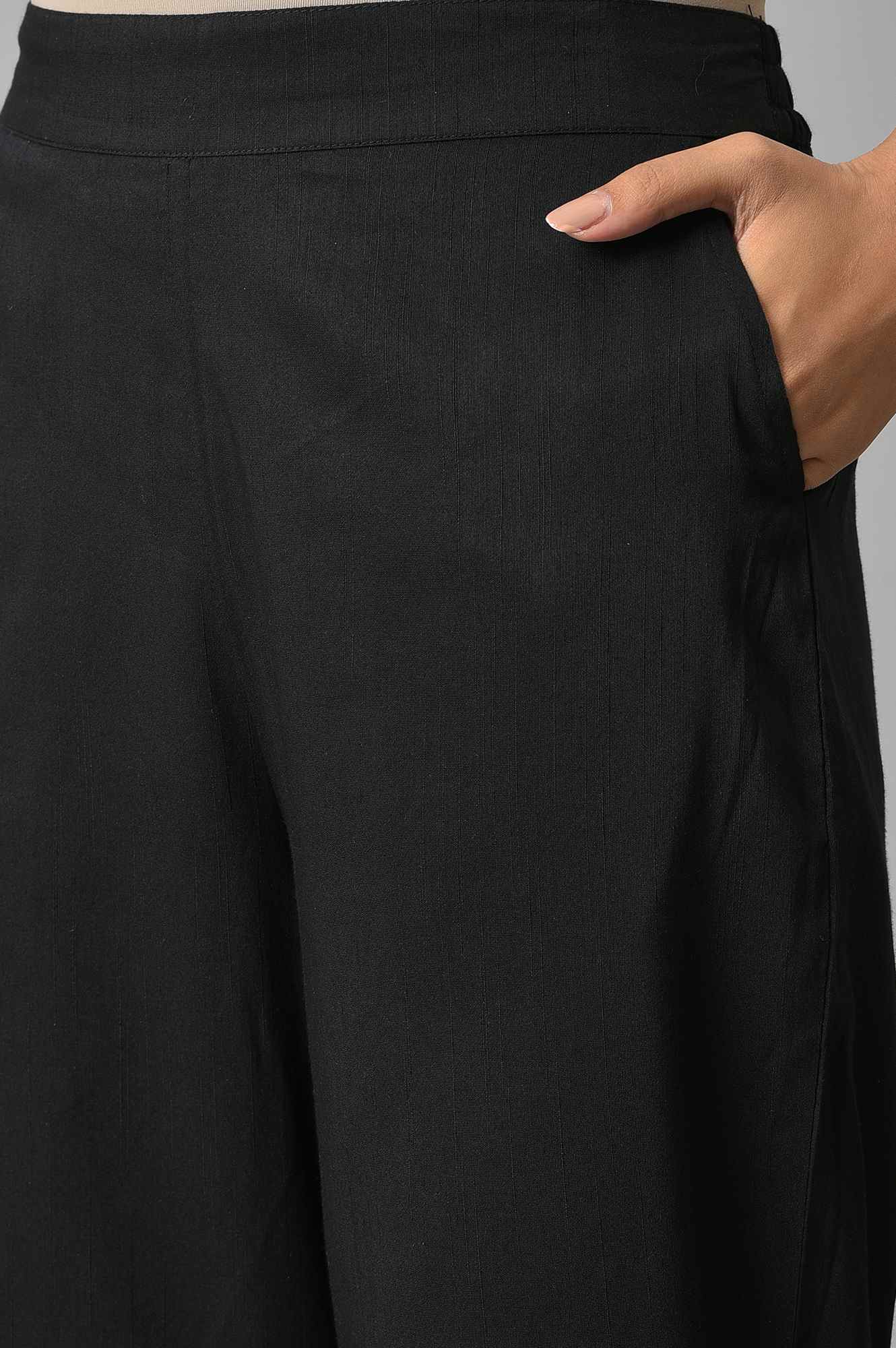 Black Solid Straight Fit Culottes With Sheer Hem Detail - Image 7