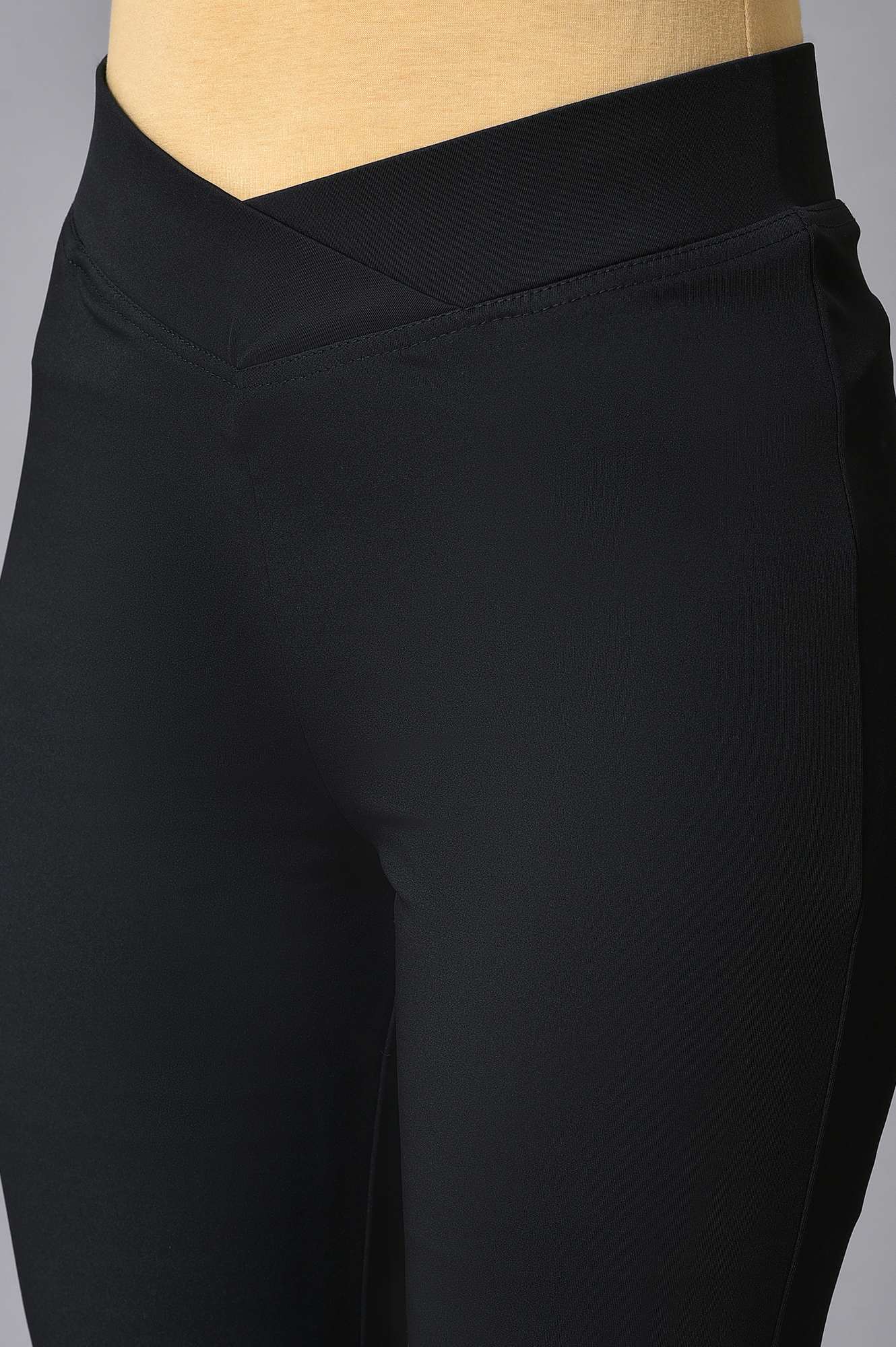 Black Solid Skinny Fit Lycra Tights With Slip On Closure - Image 7