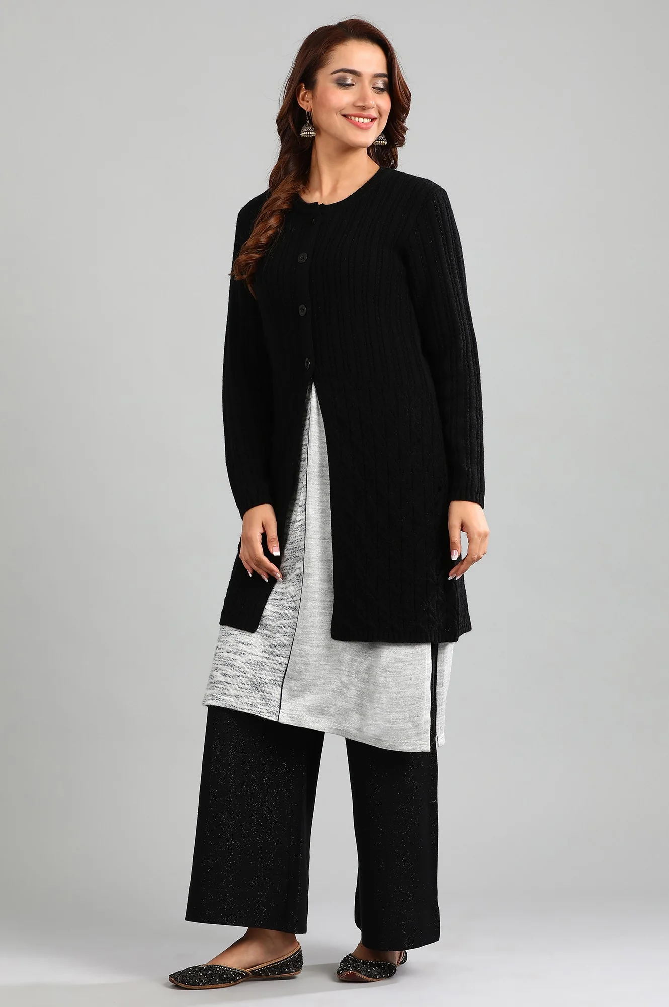 Black Round Neck Solid Sweater - Image 3