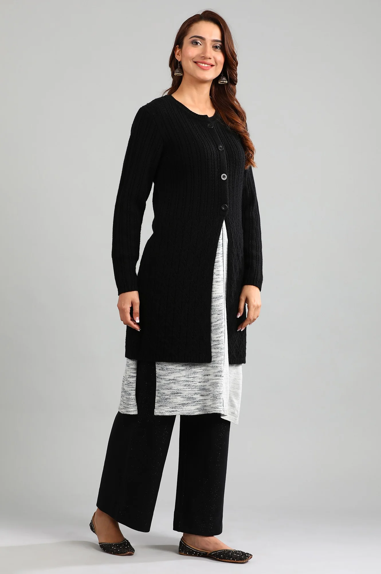 Black Round Neck Solid Sweater - Image 4