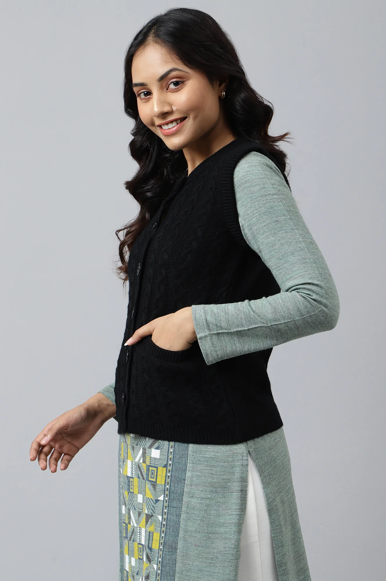 Black Sleeveless Women Short Sweater - Image 3
