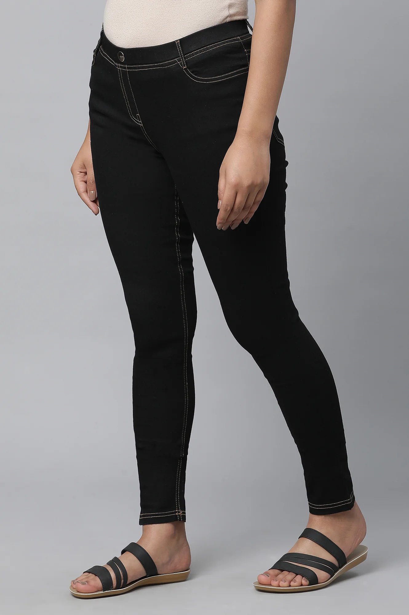 Black Solid Skinny Fit Denim Jeggings With Elasticated Waist - Image 3