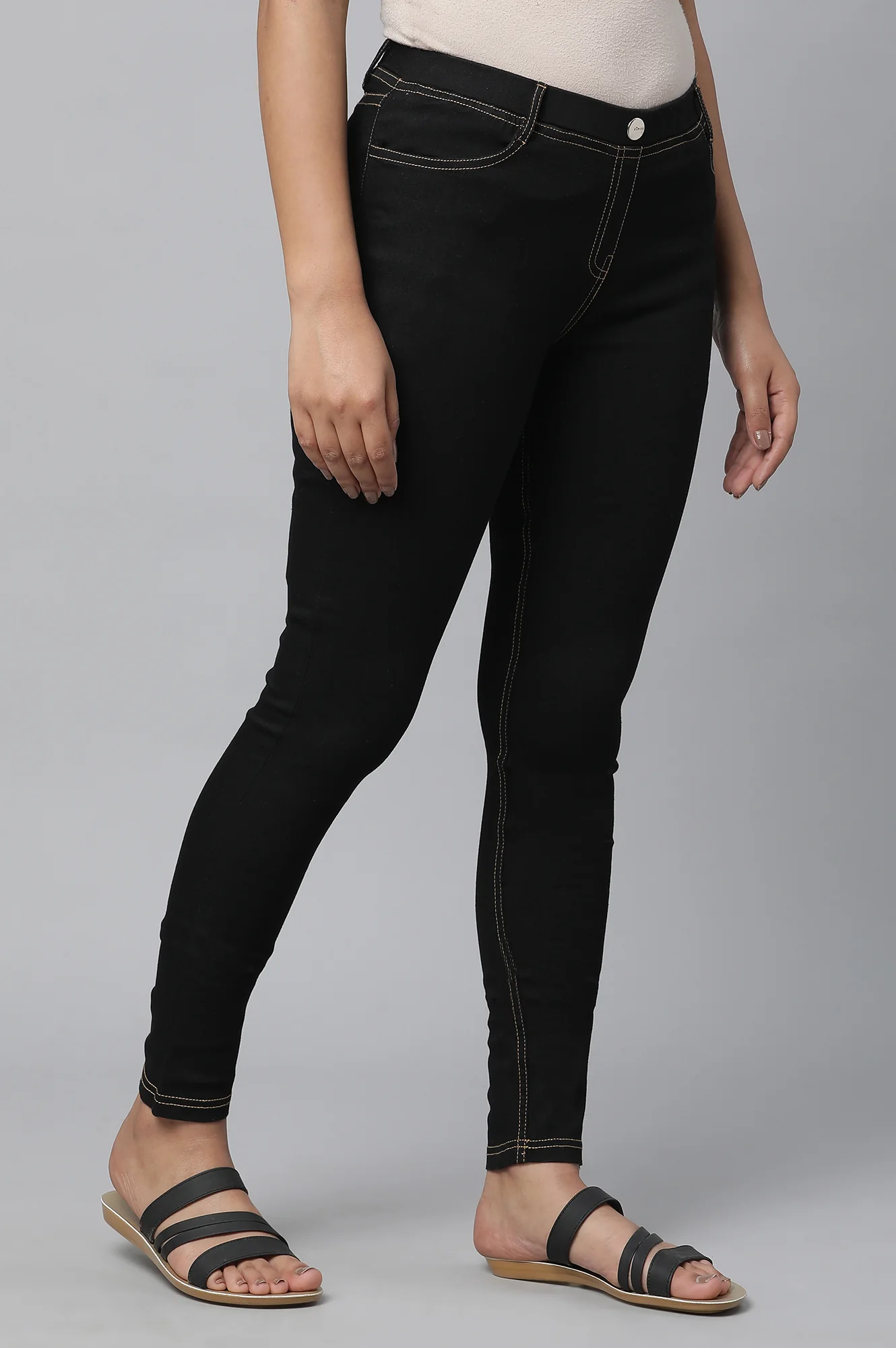 Black Solid Skinny Fit Denim Jeggings With Elasticated Waist - Image 4