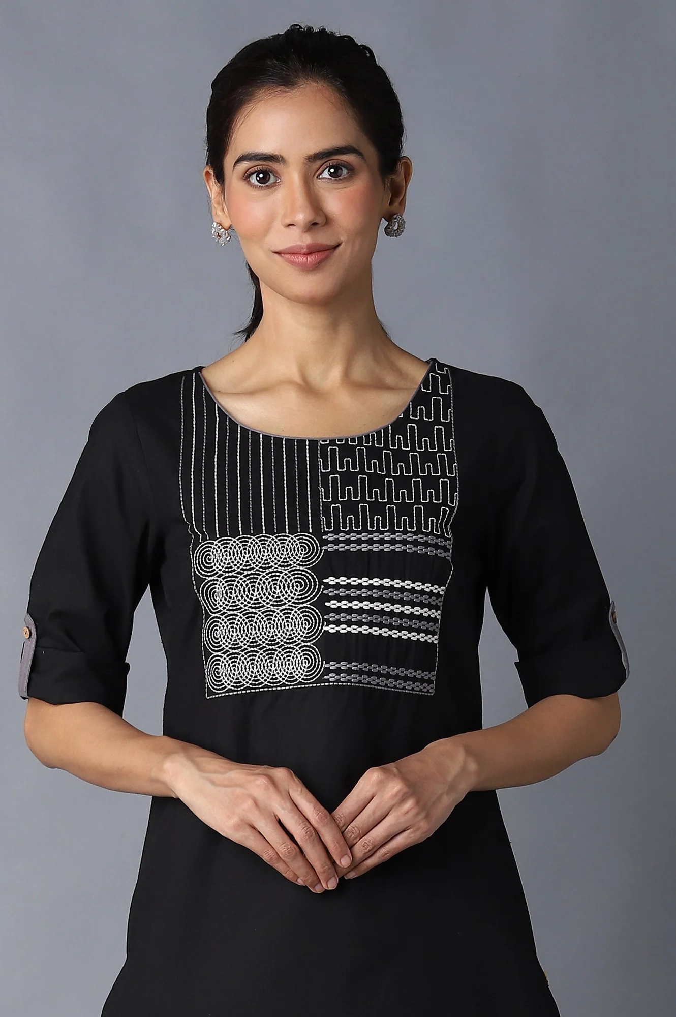 Aure Collection By Aurelia Black Solid Ethnic kurta With Grey Straight Palazzo - Image 5