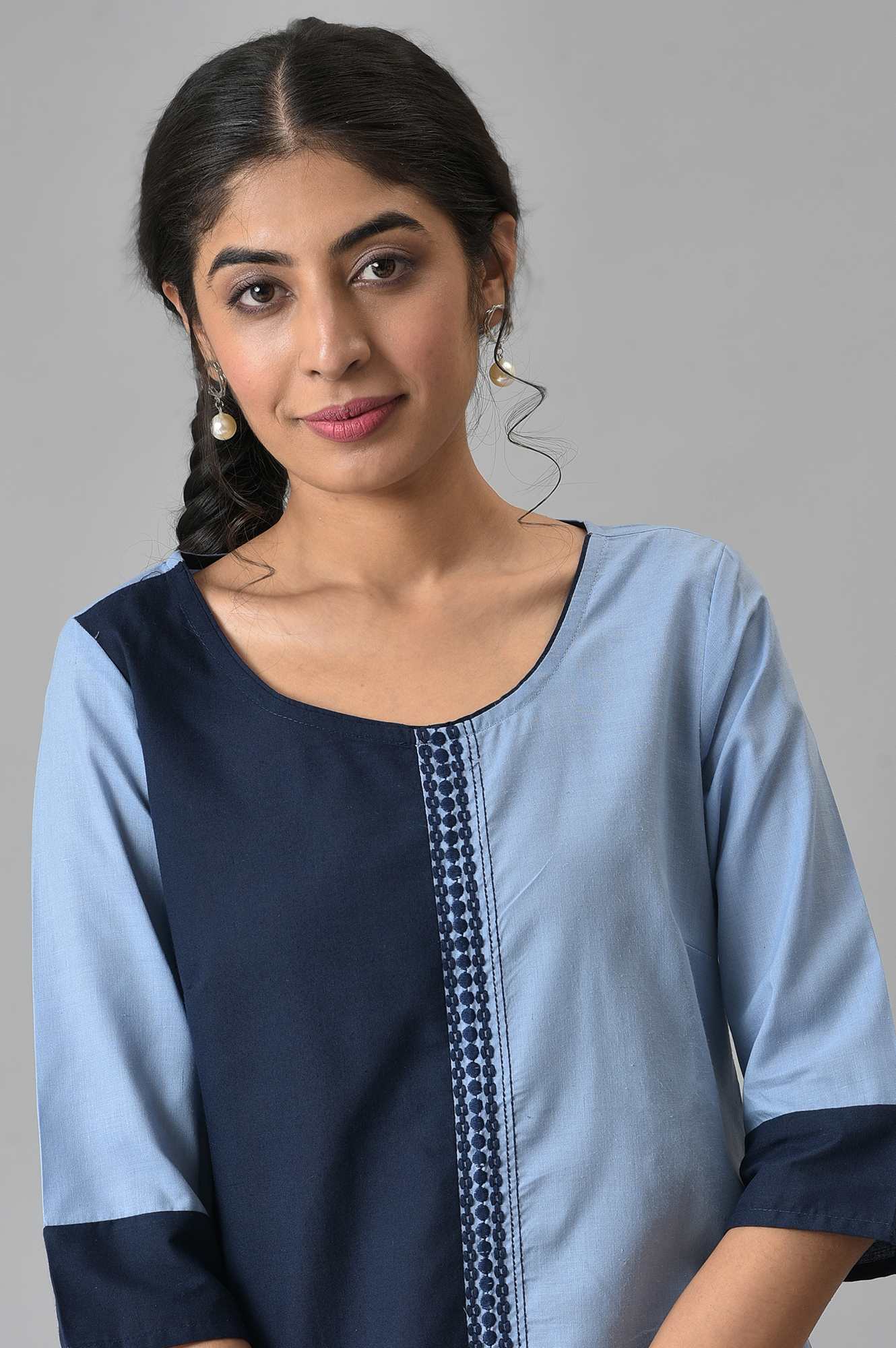 Blue Colour Block kurta With Trousers - Image 6
