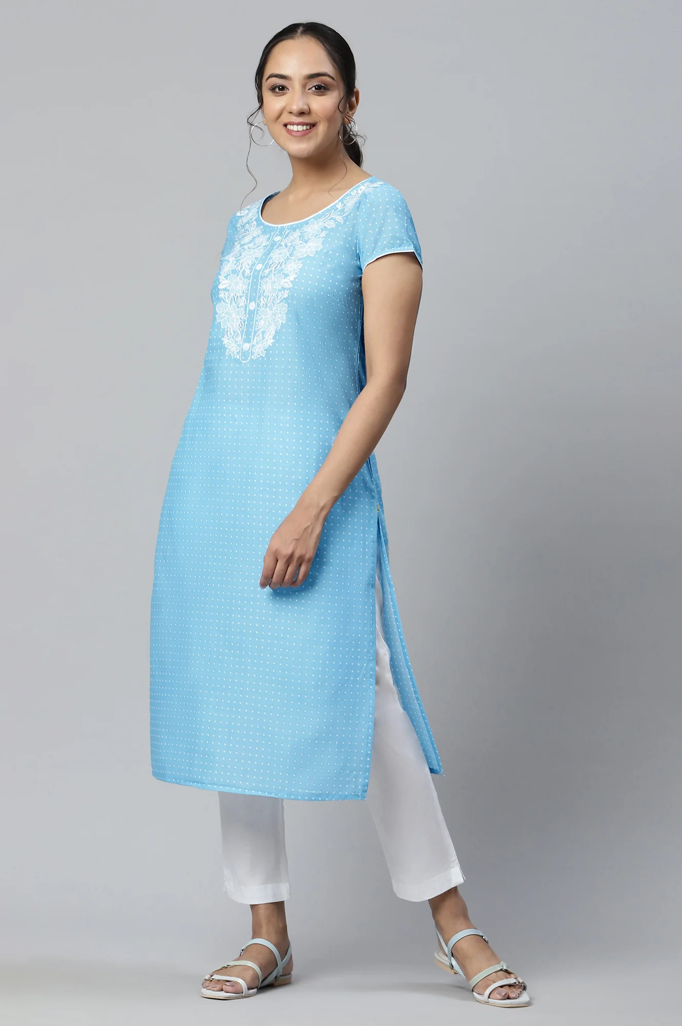 Blue Embroidered Round Neck Ethnic kurta - Image 5