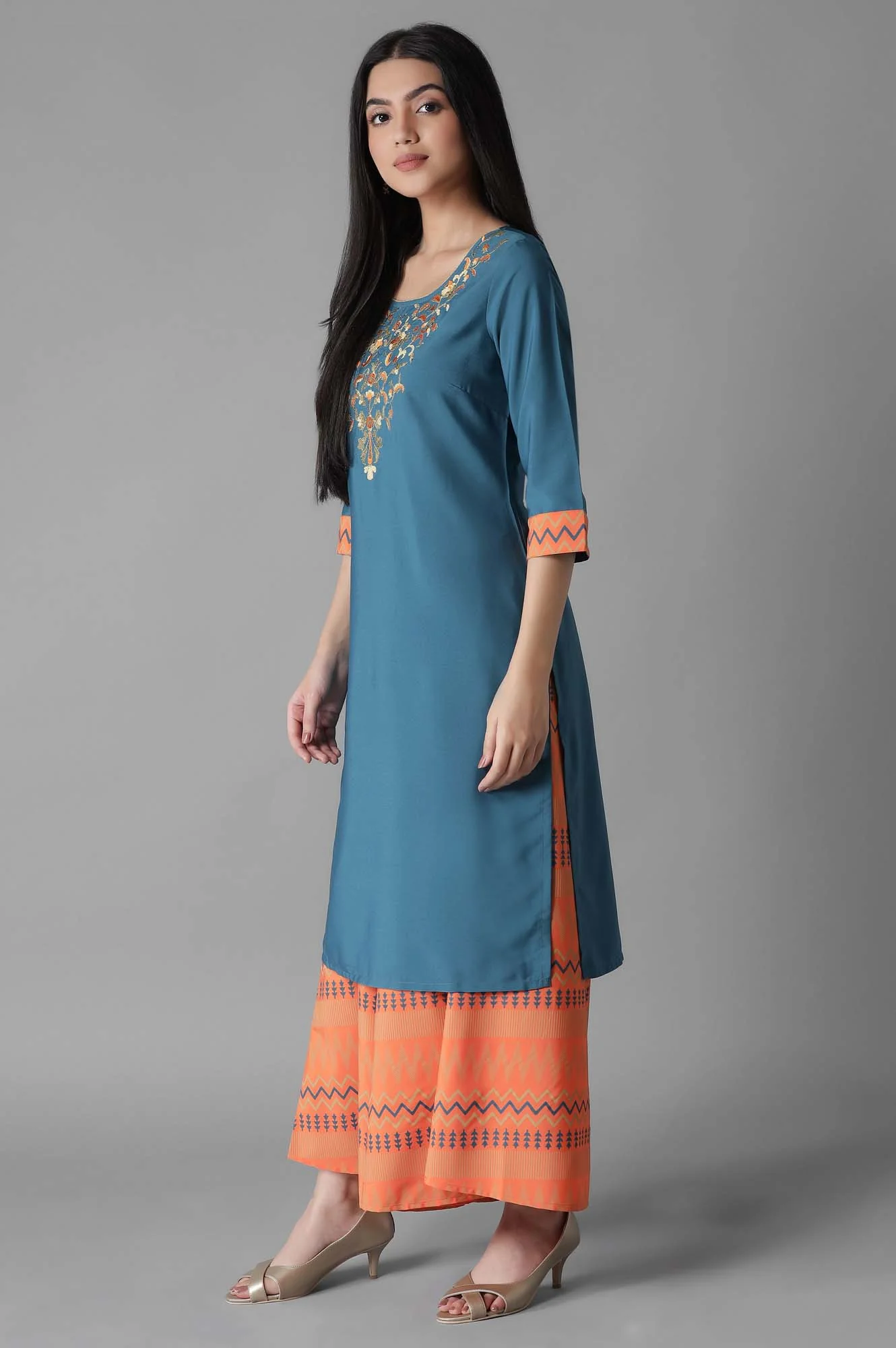 Blue Embroidered Solid Straight kurta Culottes Set - Image 3