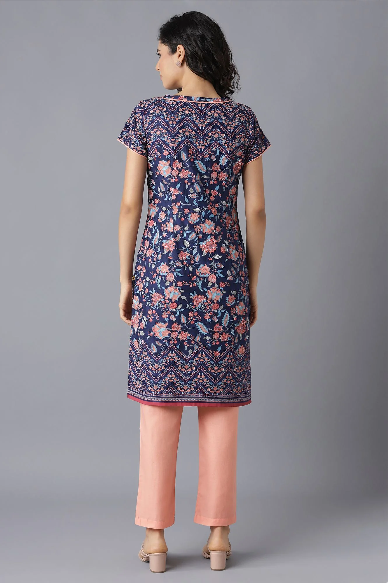 Blue Floral Print kurta and Peach Trousers Set - Image 2