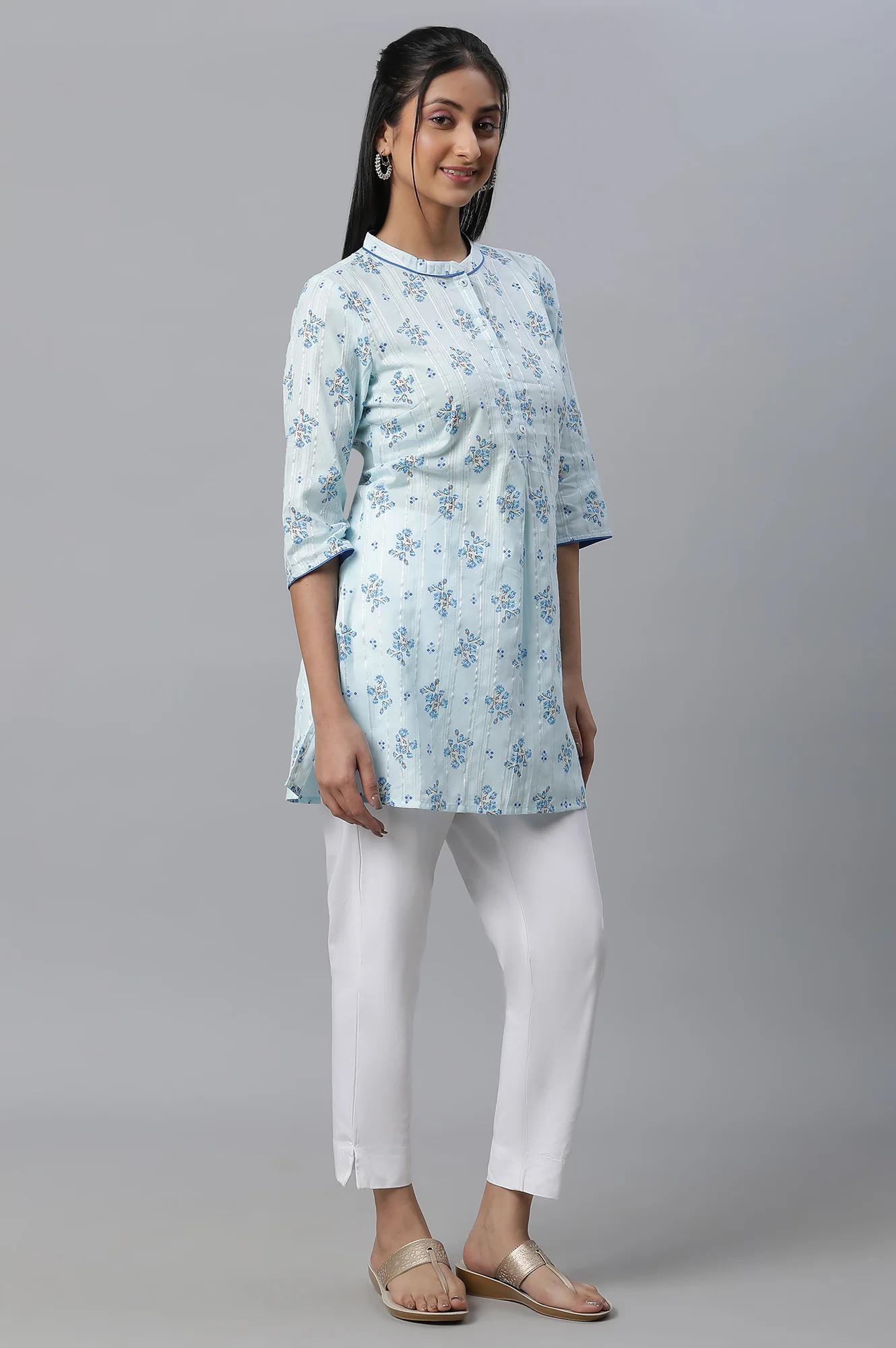 Blue Floral Printed Textured kurta - Image 3