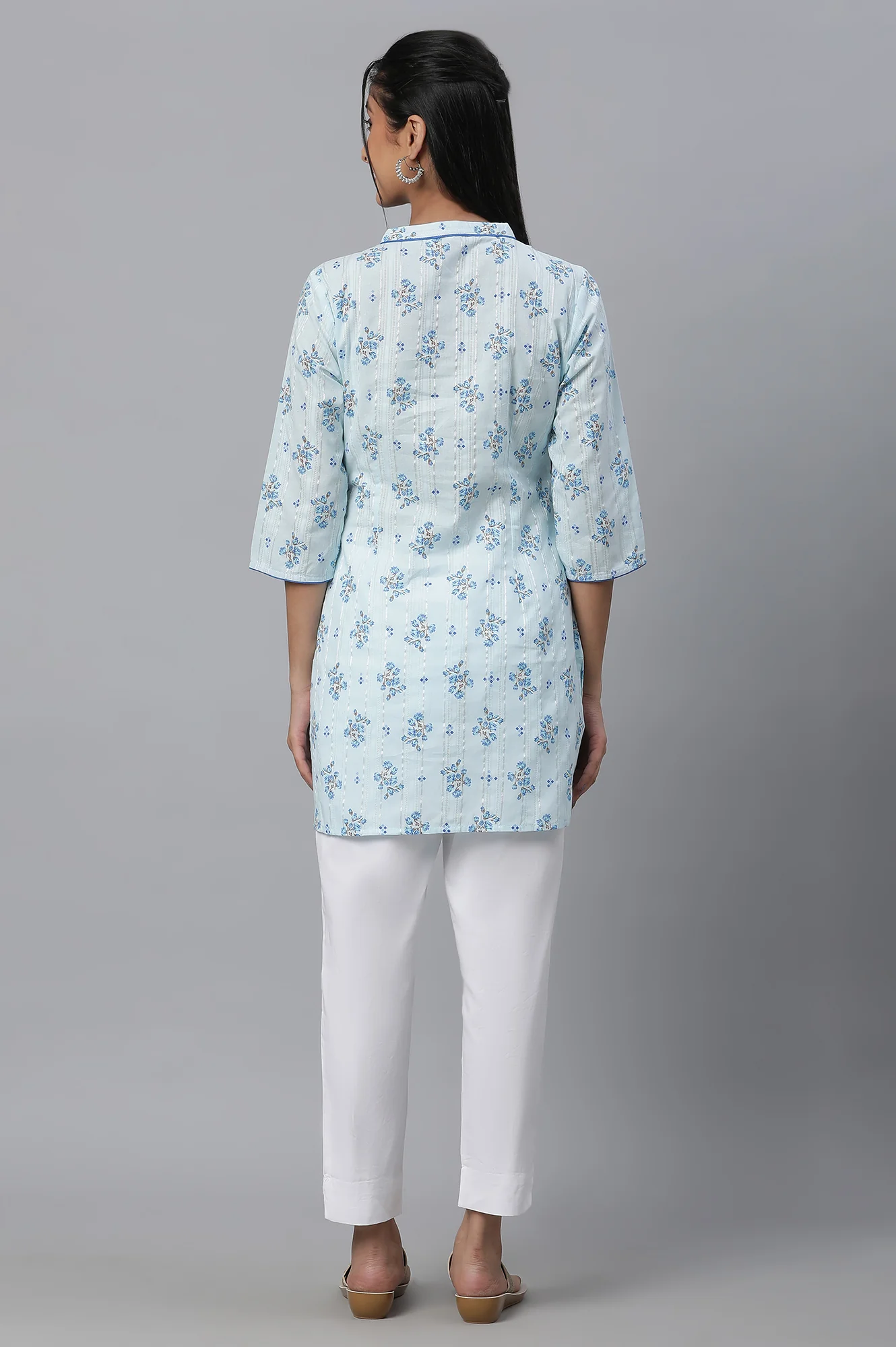 Blue Floral Printed Textured kurta - Image 4