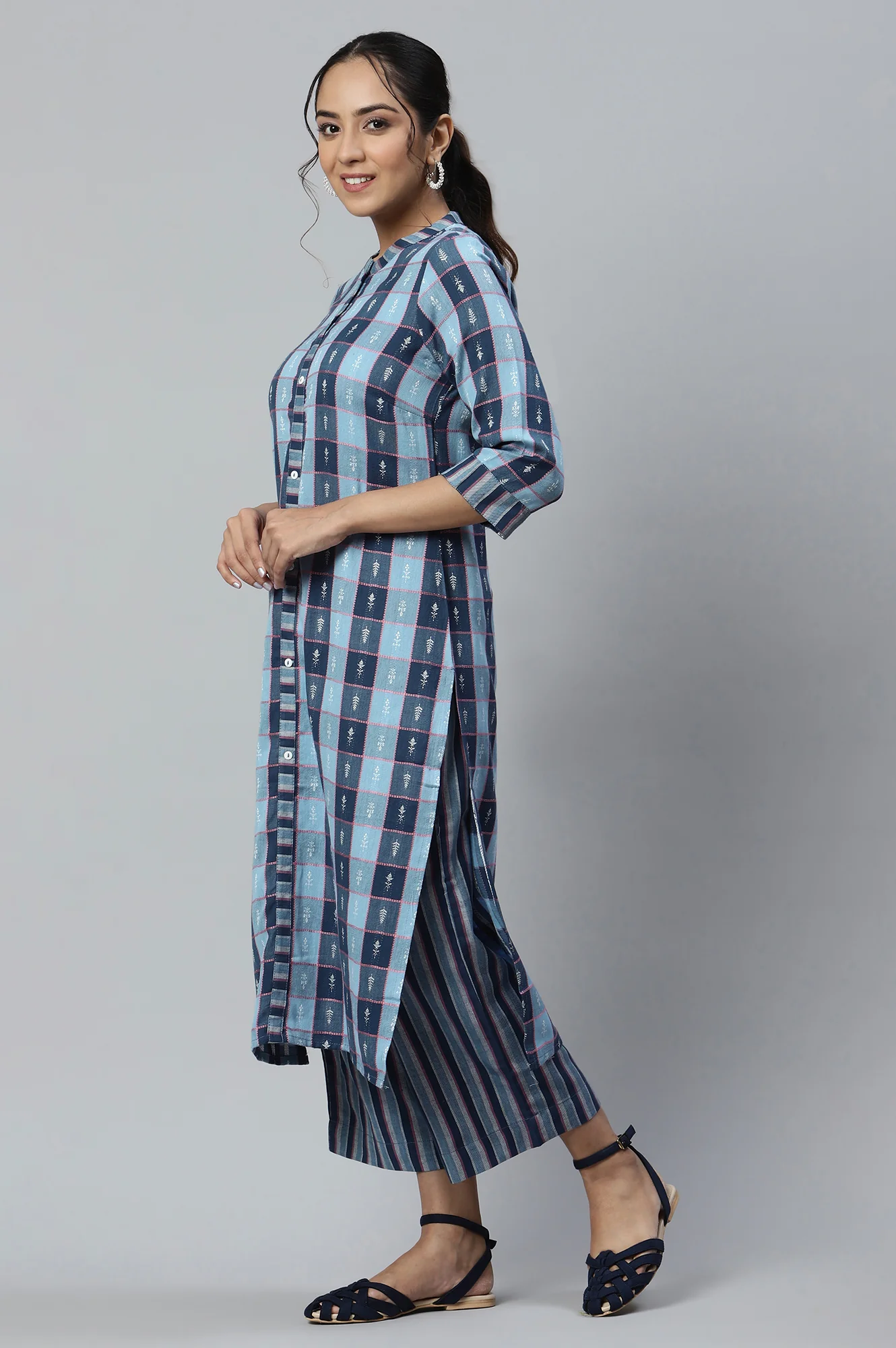 Blue kurta and Straight Pants Co-ord Set - Image 3