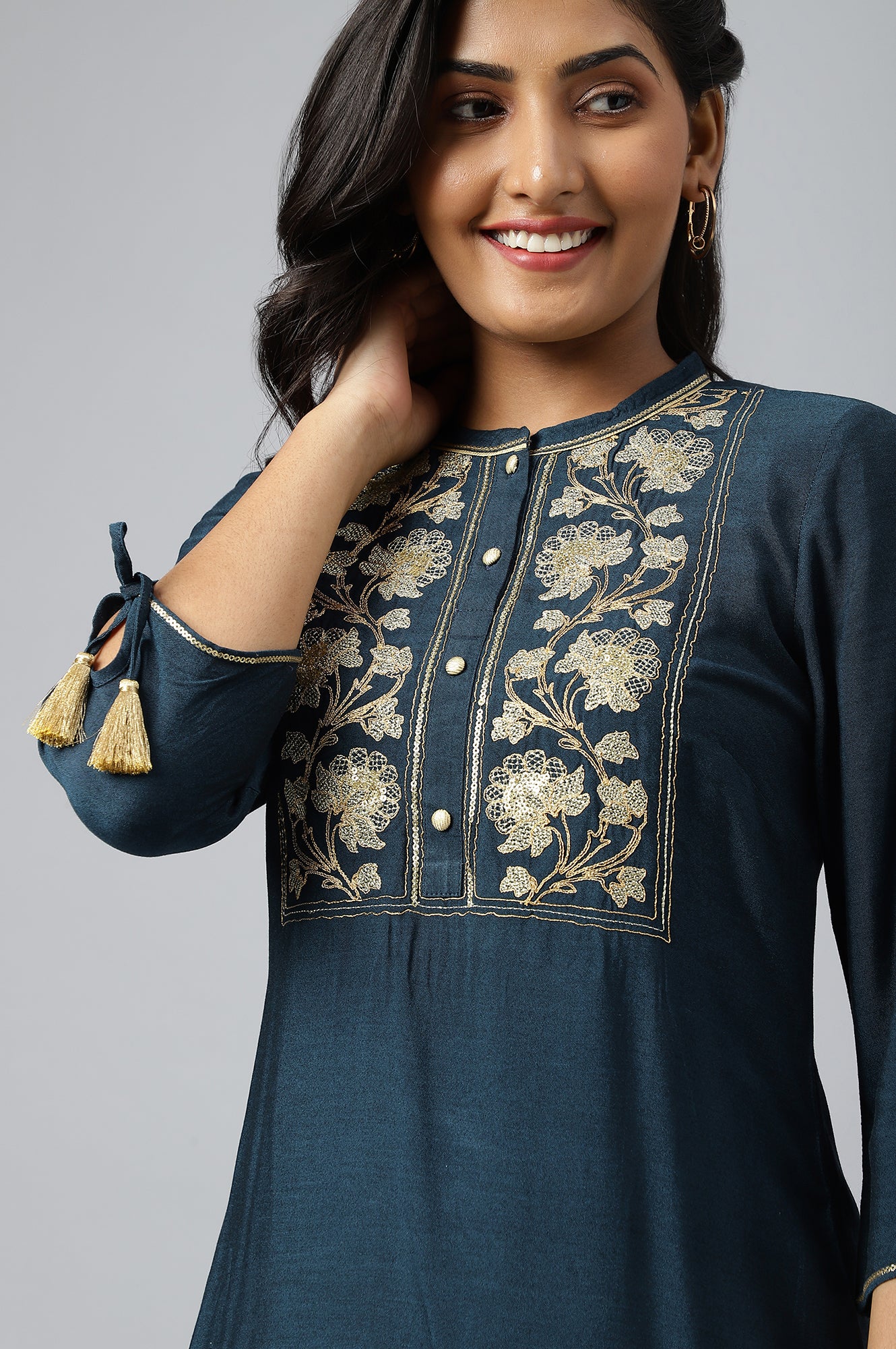 Blue Zari Embroidered and Sequin Work kurta - Image 9