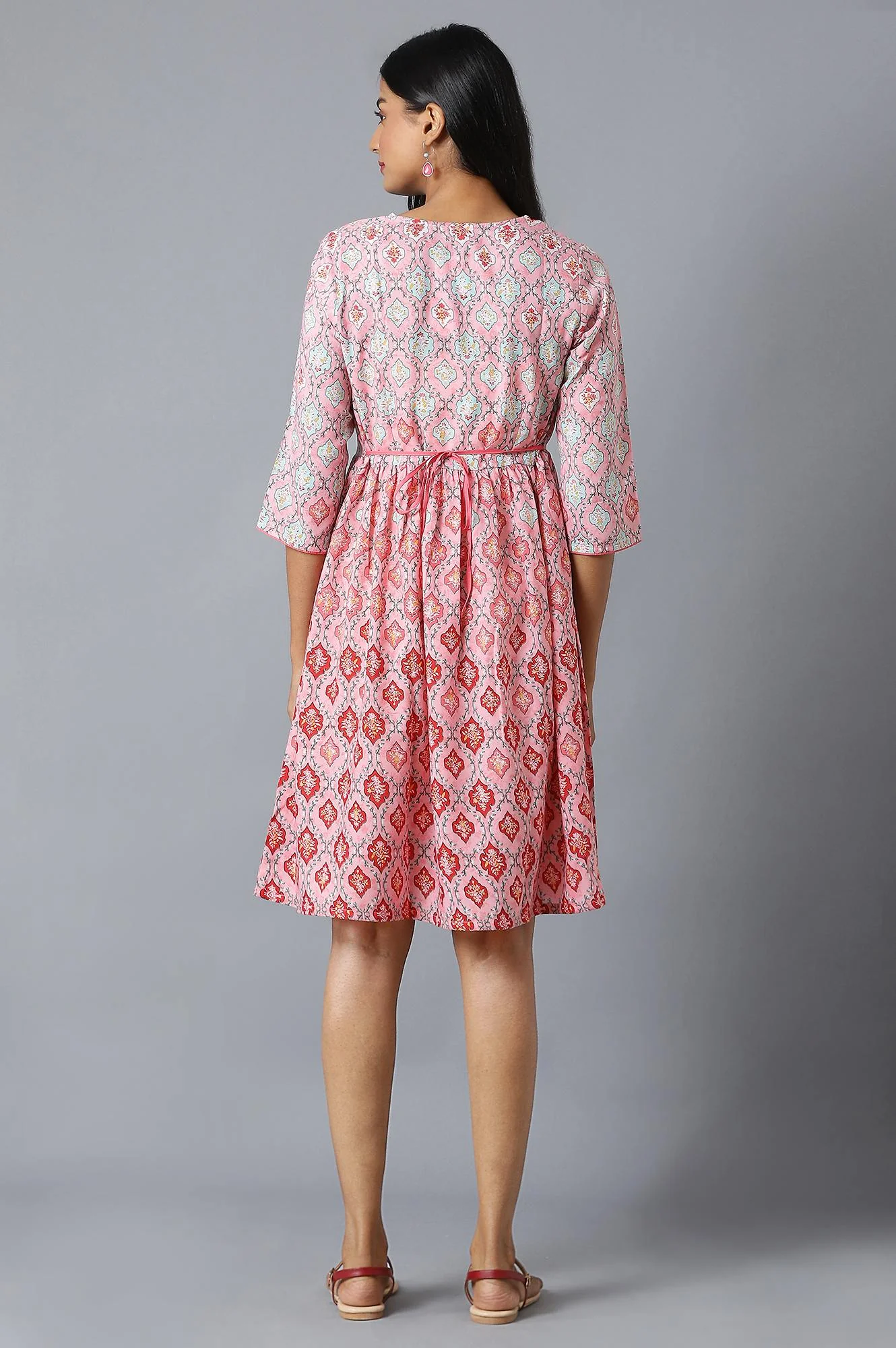 Blush Pink Flared Dress In Floral Print And V-Neck - Image 2