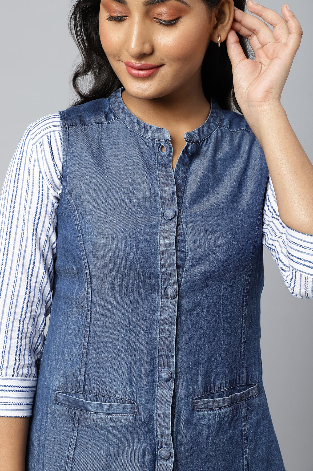 Denim Blue Thread Embroidered Sleeveless Jacket - Image 9
