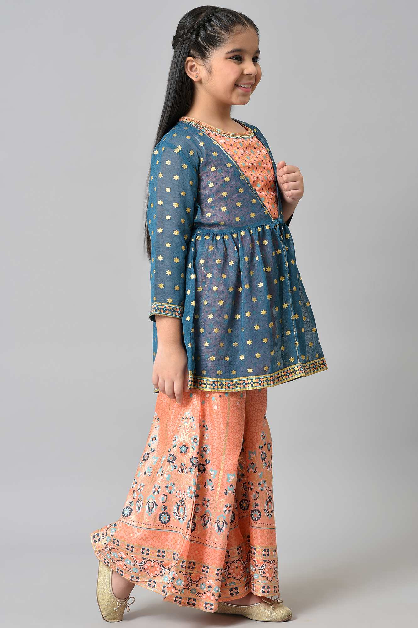 Girls Blue Floral Print Gillet With Peach Crop Top And Straight Palazzo - Image 4
