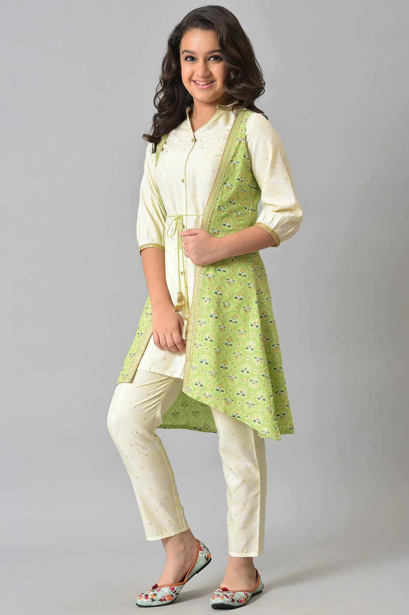 Girls Green Embellished Gillet With Natural kurta And Trousers - Image 3