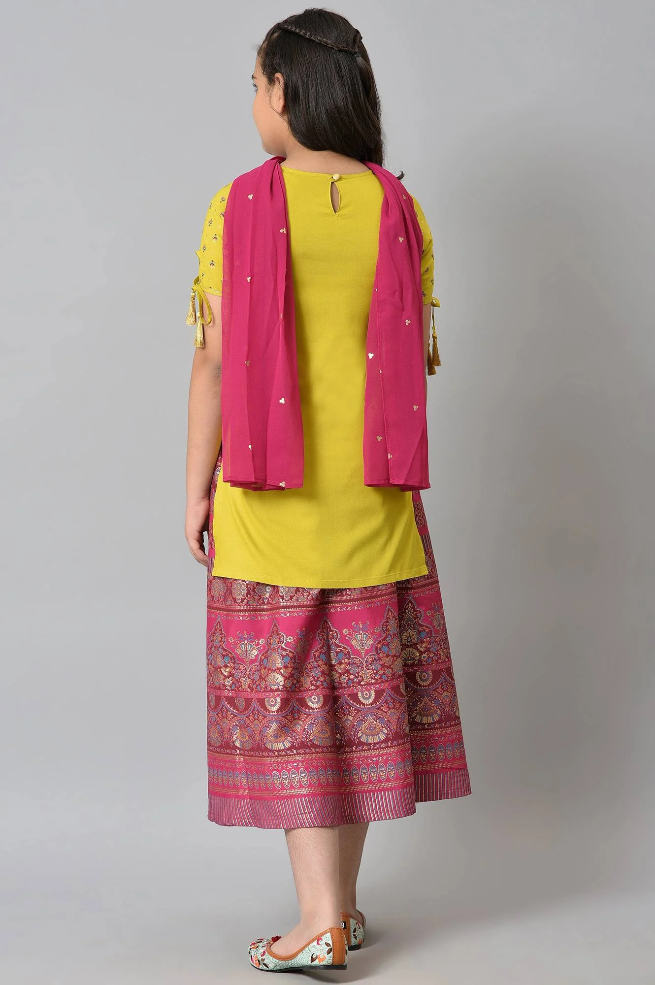Girls Liva Green Printed kurta With Pink Skirt And Dupatta - Image 2