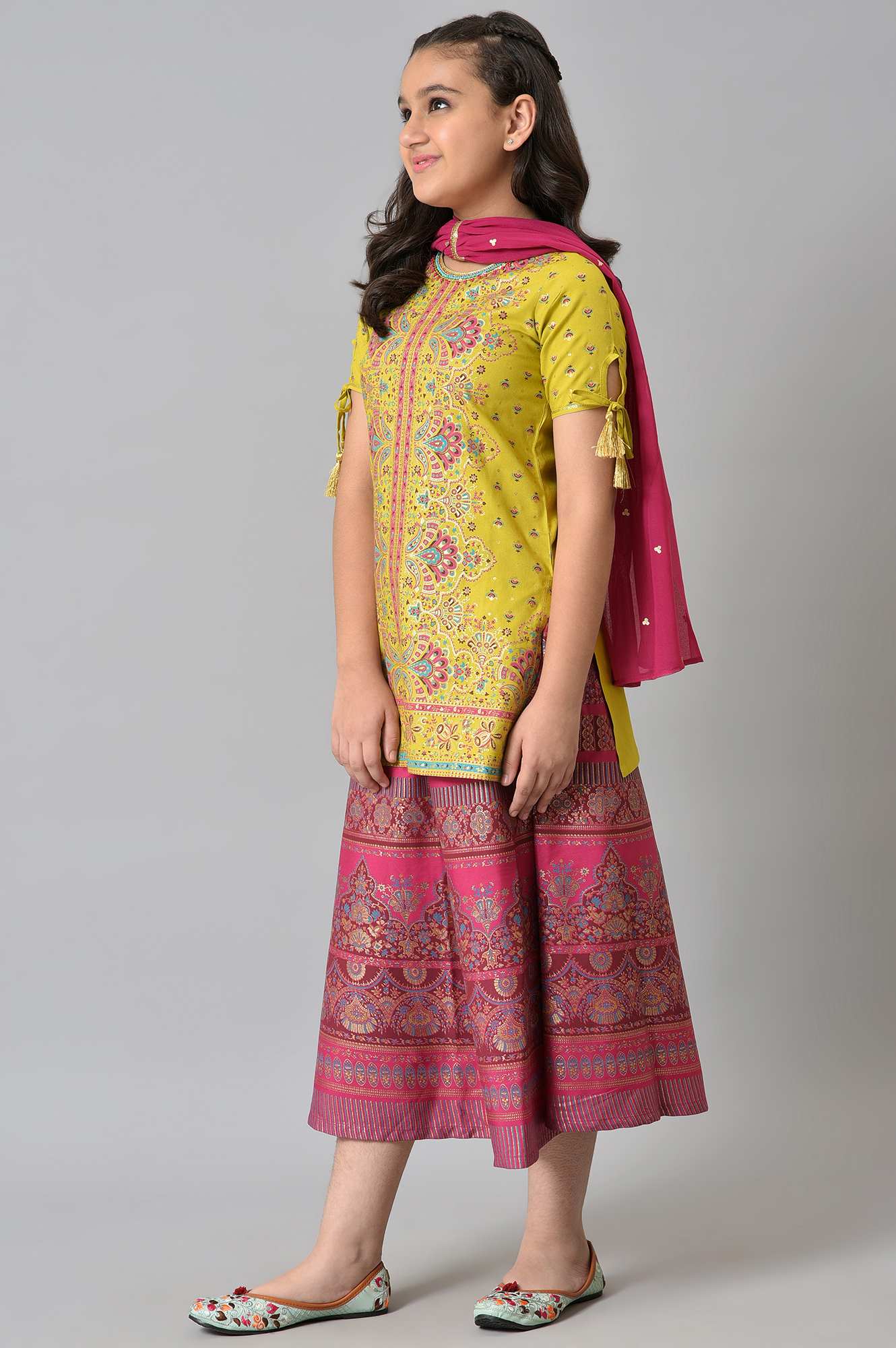 Girls Liva Green Printed kurta With Pink Skirt And Dupatta - Image 3