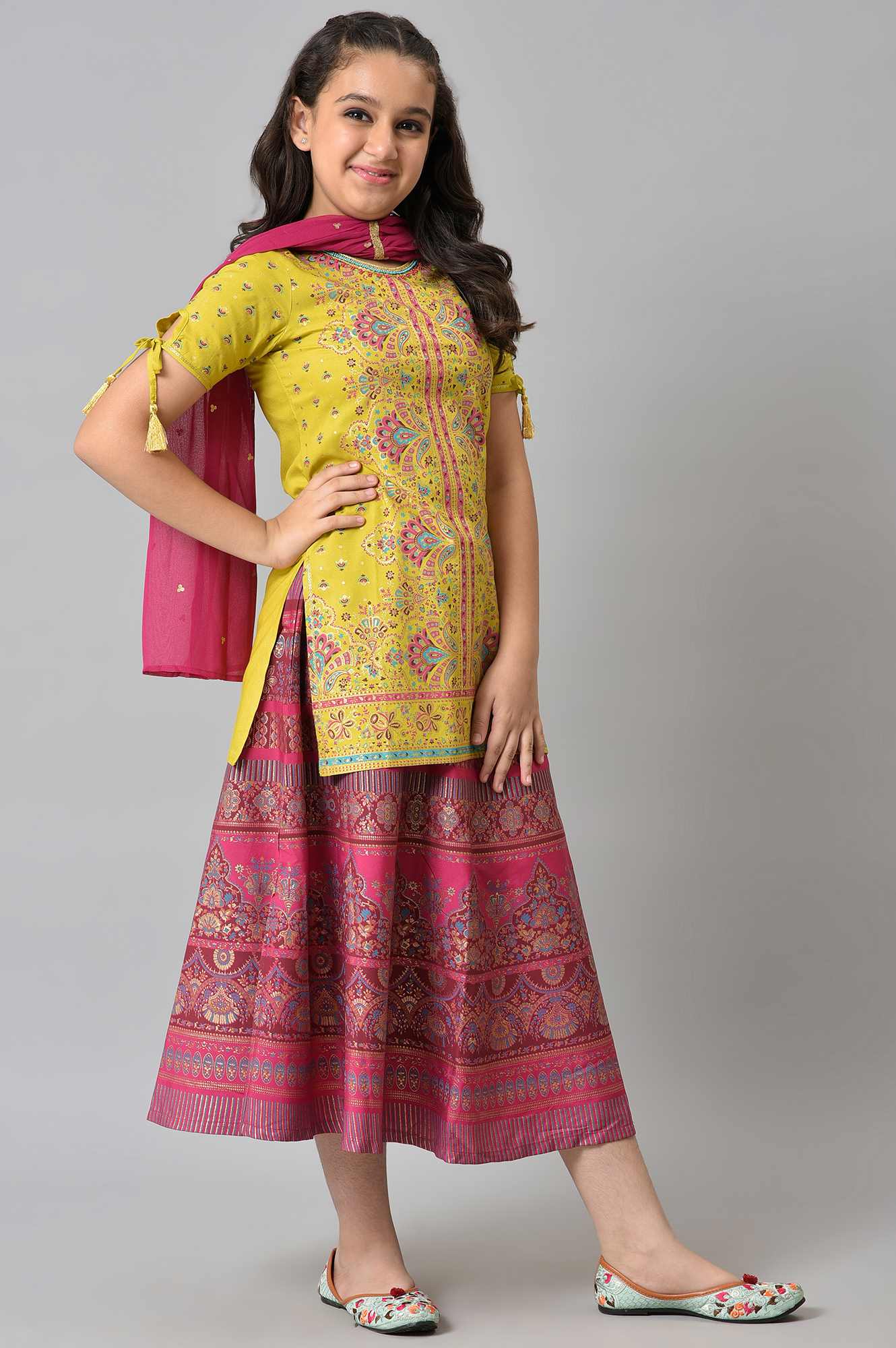 Girls Liva Green Printed kurta With Pink Skirt And Dupatta - Image 4