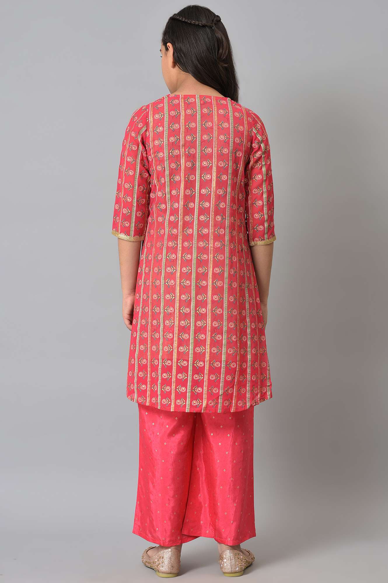 Girls LIVA Pink Printed Gillet with Green Inner kurta and Pink Trousers Set - Image 2