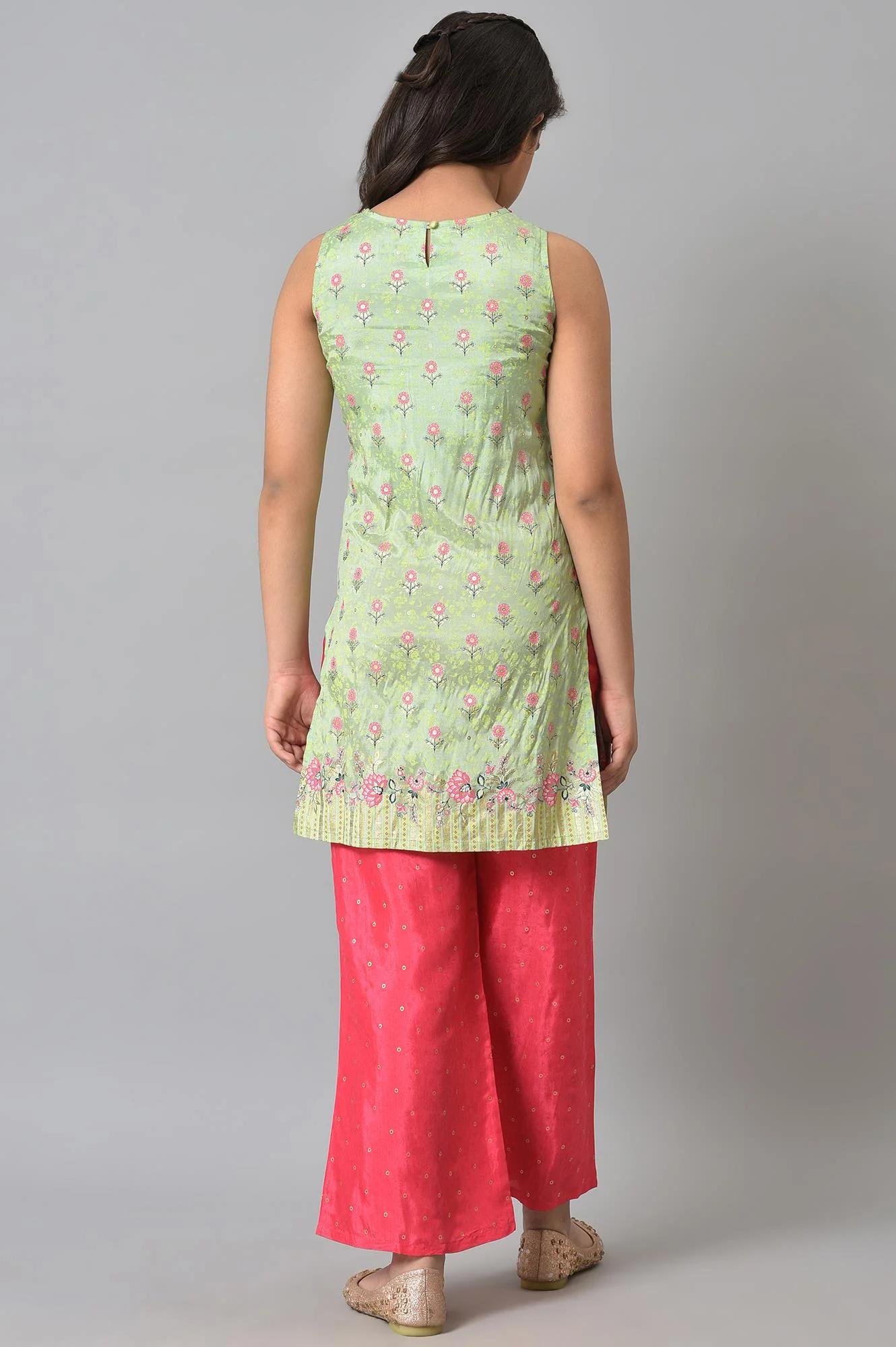 Girls LIVA Pink Printed Gillet with Green Inner kurta and Pink Trousers Set - Image 9