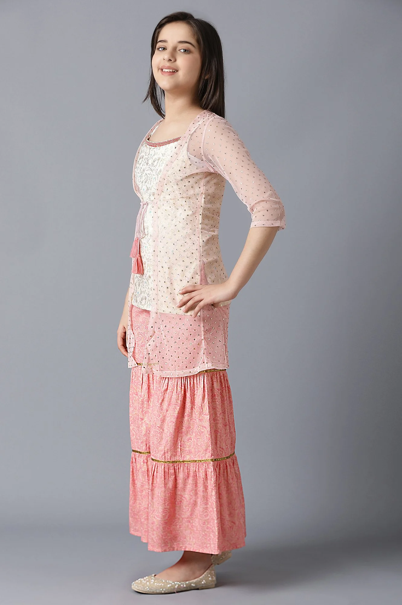 Girls Pink Foil Printed Gillet With Sleeveless White kurta And Pink Flared Skirt - Image 3