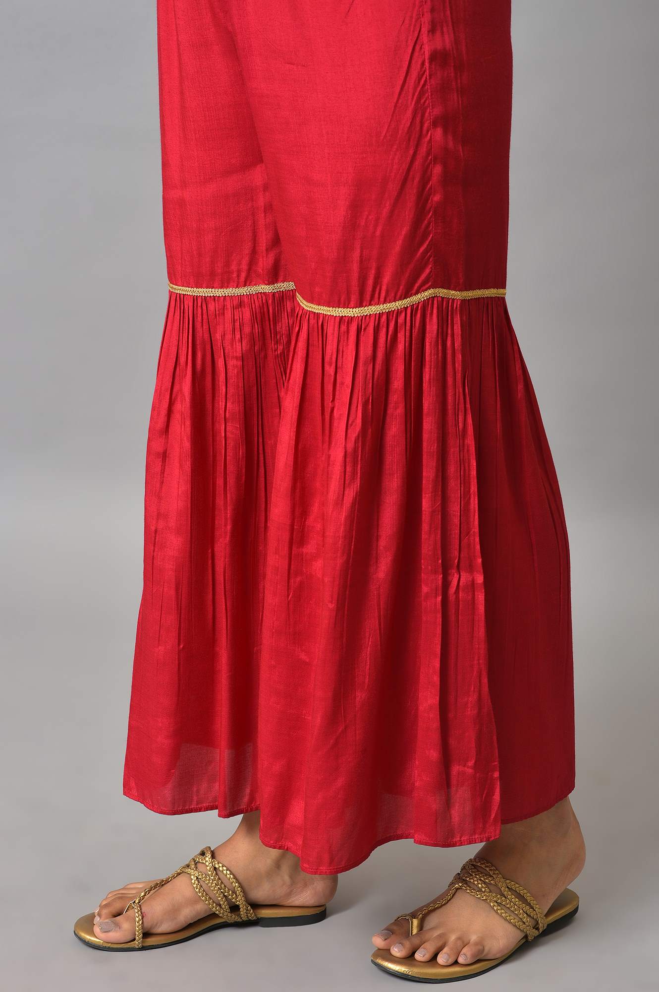 Green Embellished kurta With Red Sharara And Dupatta - Image 8