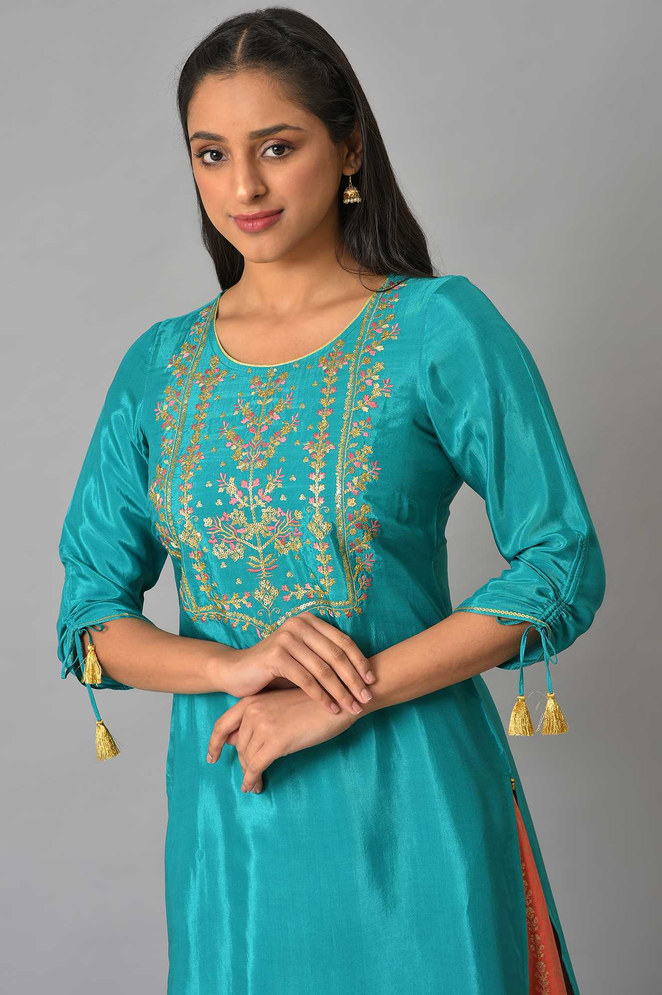 Green Embroidered Festive kurta - Image 5