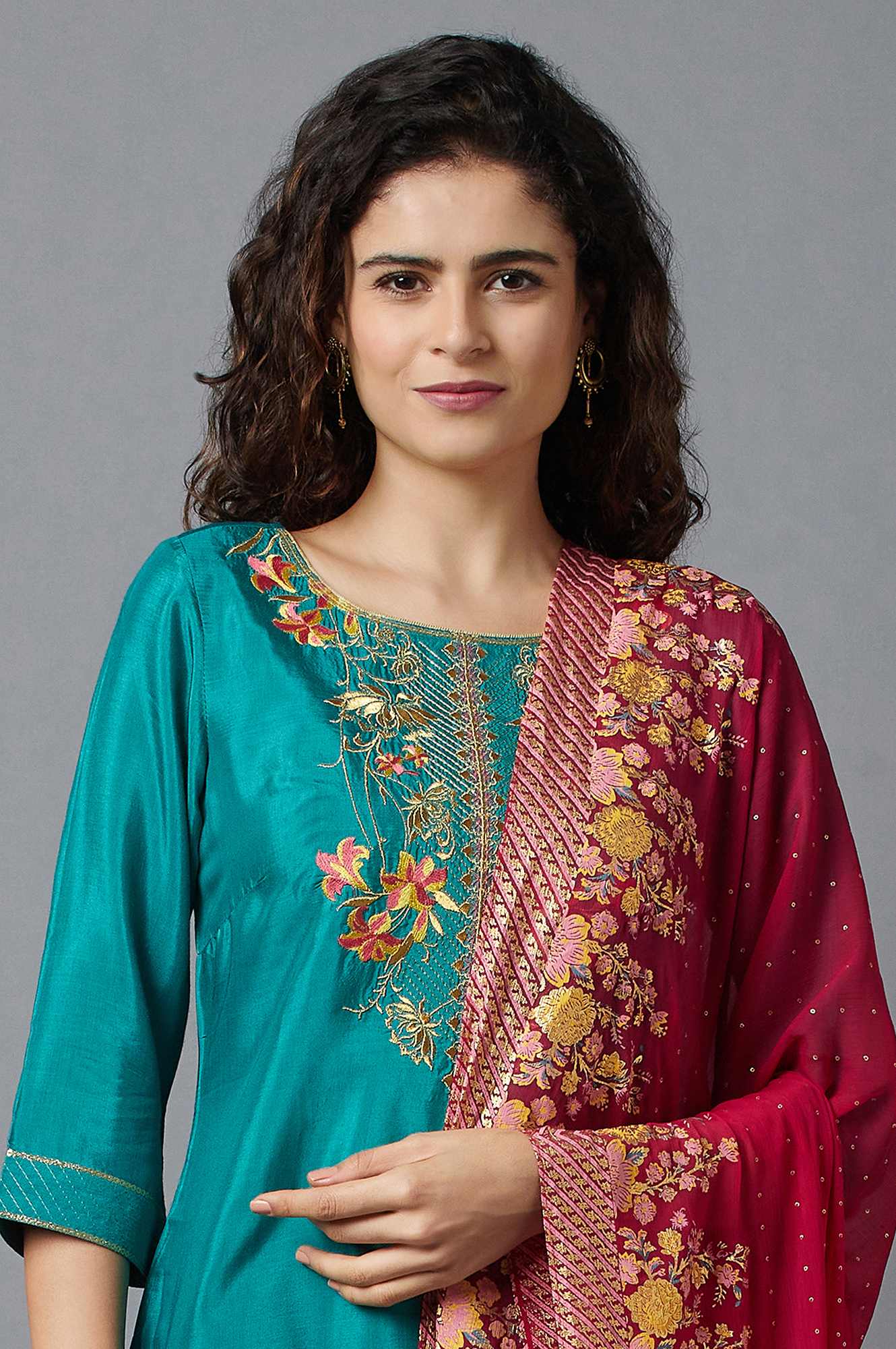 Green Embroidered kurta, Red Palazzo and Dupatta Set - Image 6