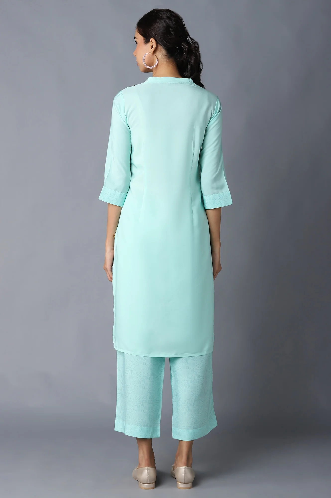 Green Embroidered Straight kurta In Boat Neck With Flared Culottes - Image 2