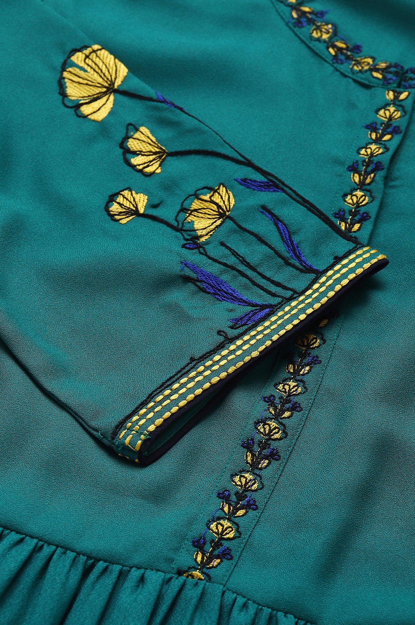 Green Floral Embroidered Ethnic kurta - Image 7