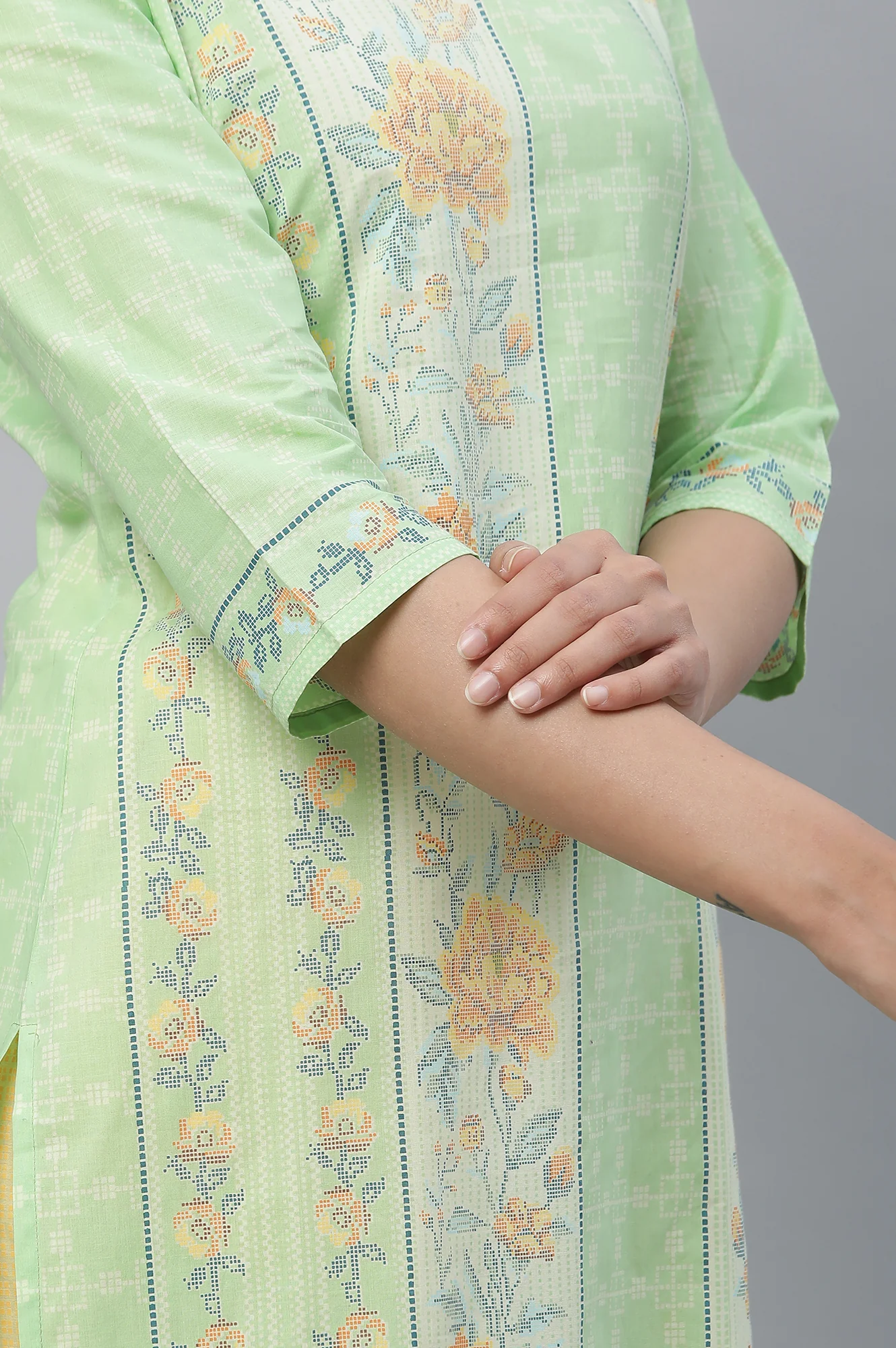 Green Floral Printed Cotton Kurta - Image 7