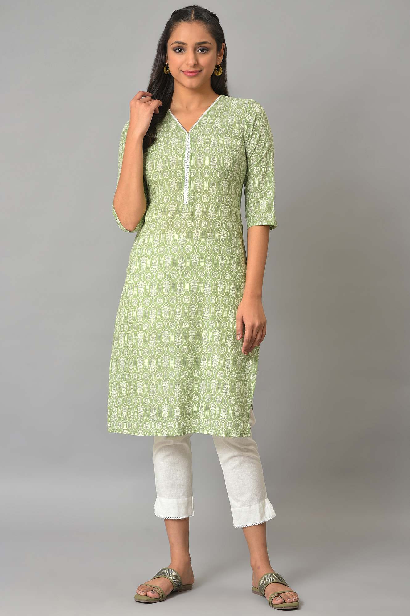 Green Floral Printed V-Neck Plus Size kurta - Image 6