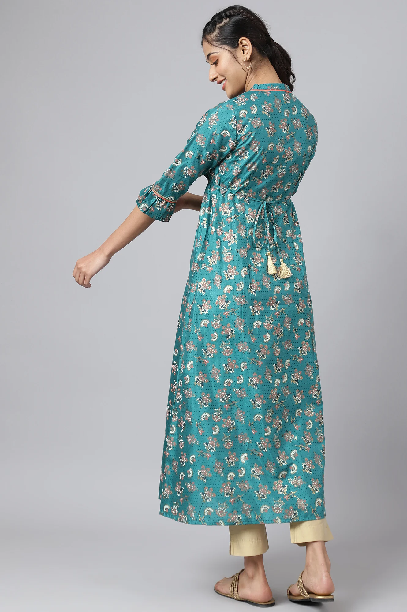 Green Heavy Embellished Ethnic kurta - Image 4