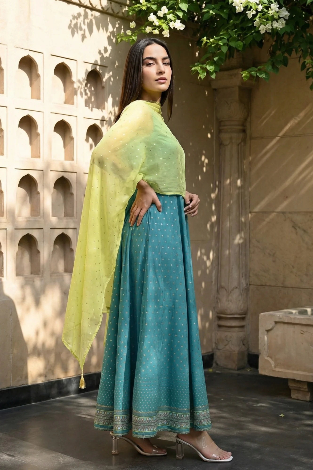 Green Kaftan Sleeves Cape And Sleeveless Dress - Image 3