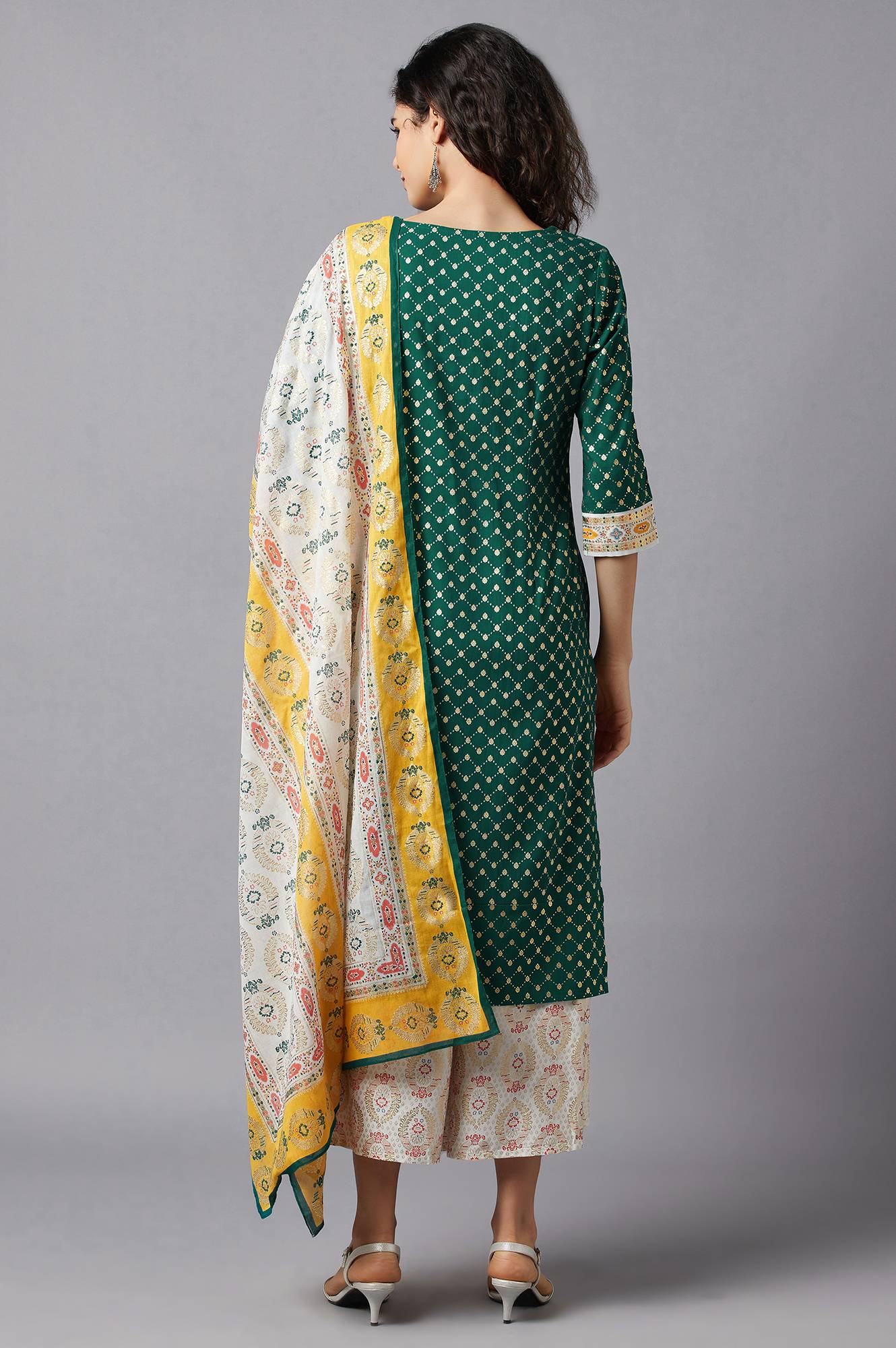 Green Printed kurta, Culottes and Dupatta Set - Image 2