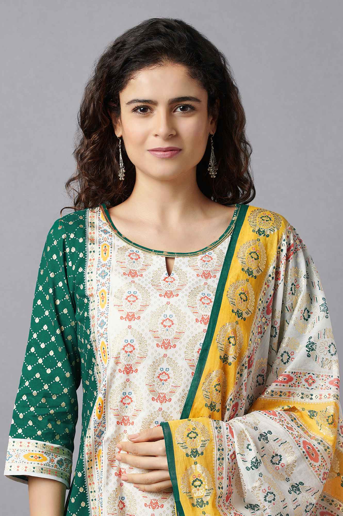 Green Printed kurta, Culottes and Dupatta Set - Image 5