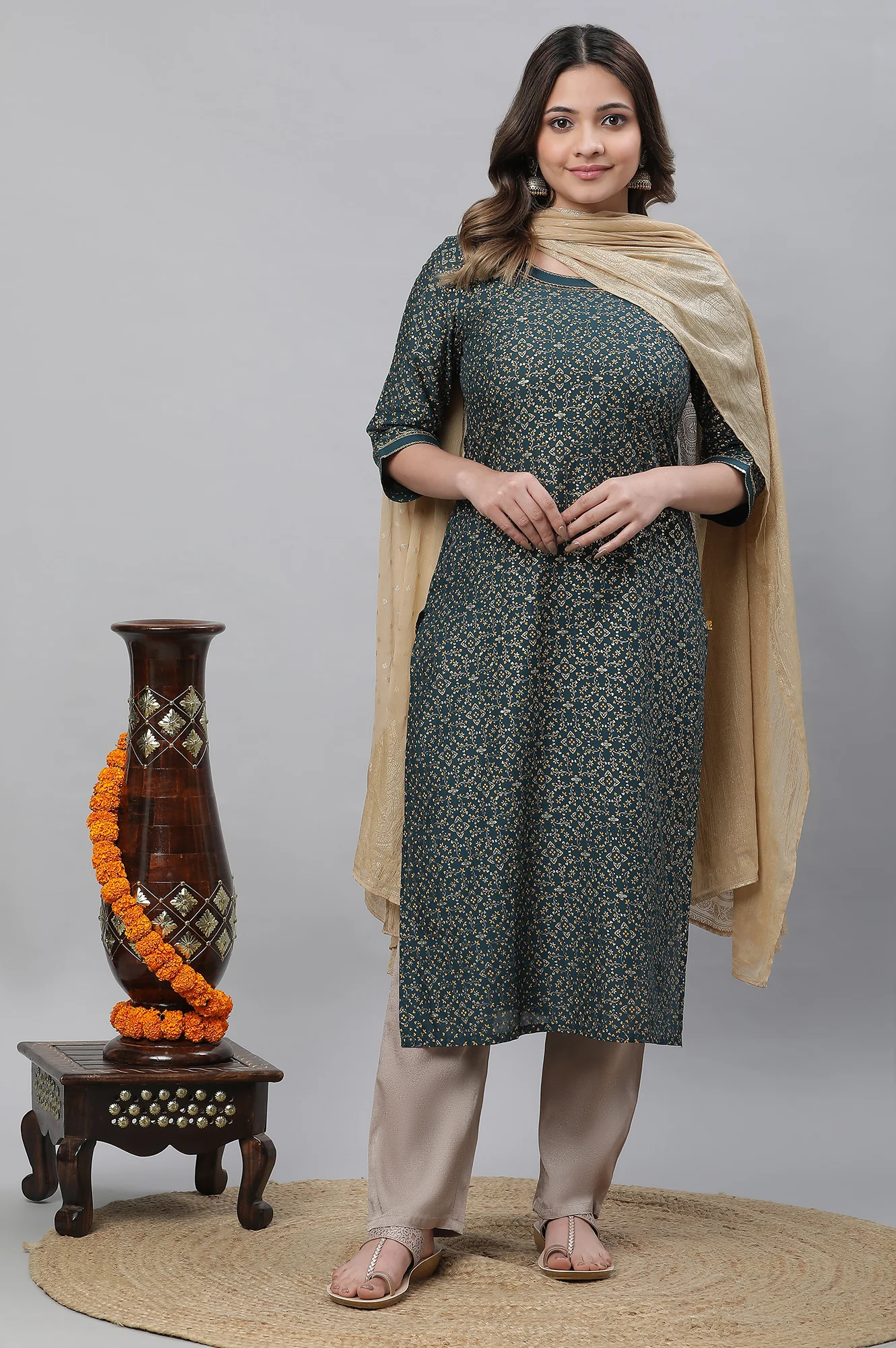 Green Round Neck Cotton Blend Straight Kurta - Image 5