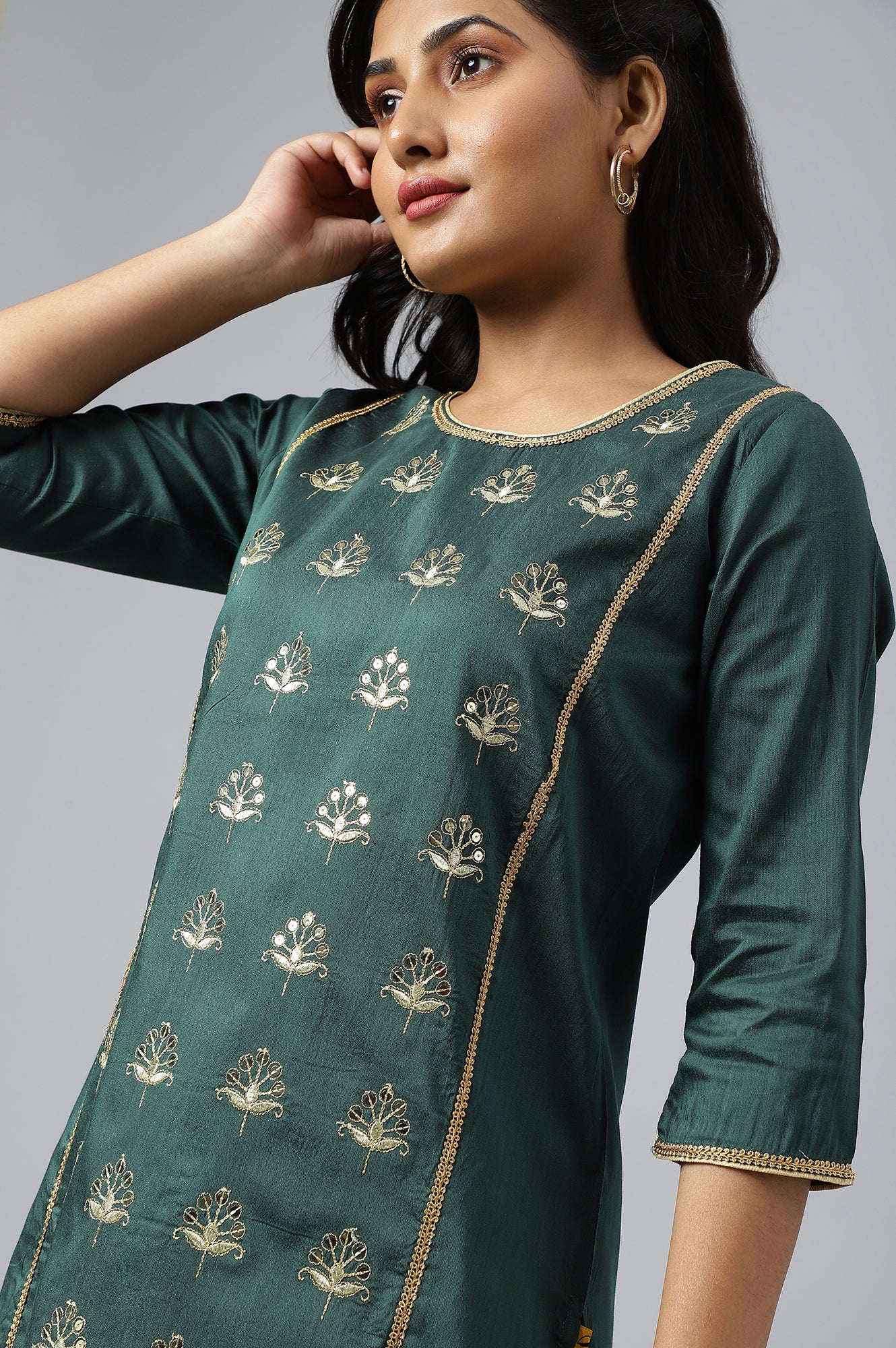 Green Zari Embroidered Ethnic LIVA kurta - Image 9