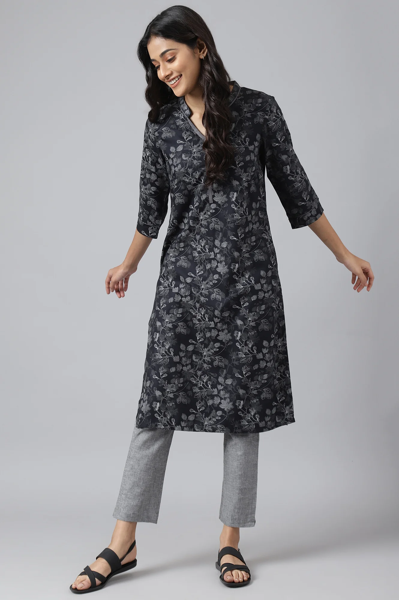 Grey Floral Print Ethnic kurta - Image 5