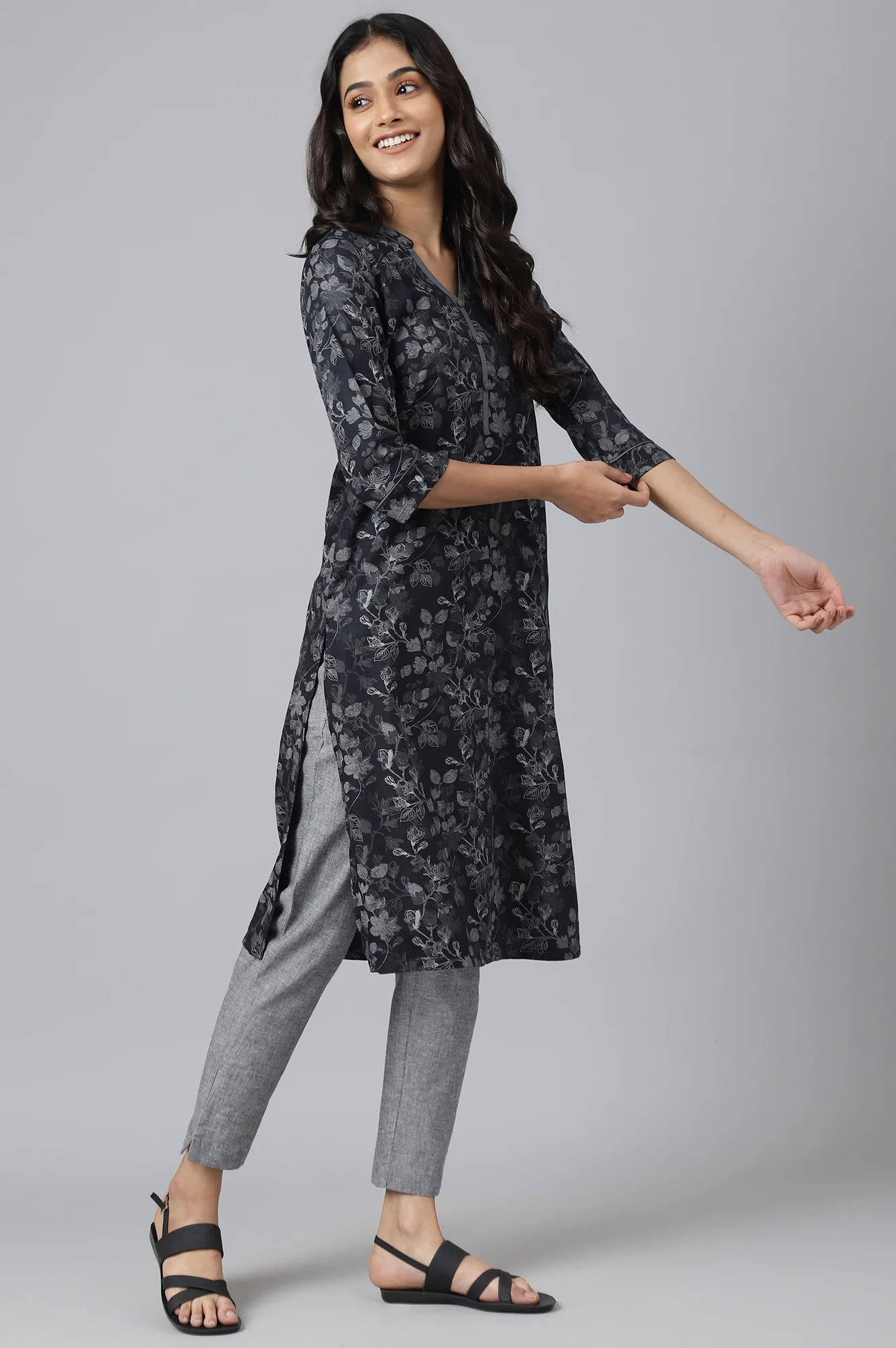 Grey Floral Print Ethnic kurta - Image 6