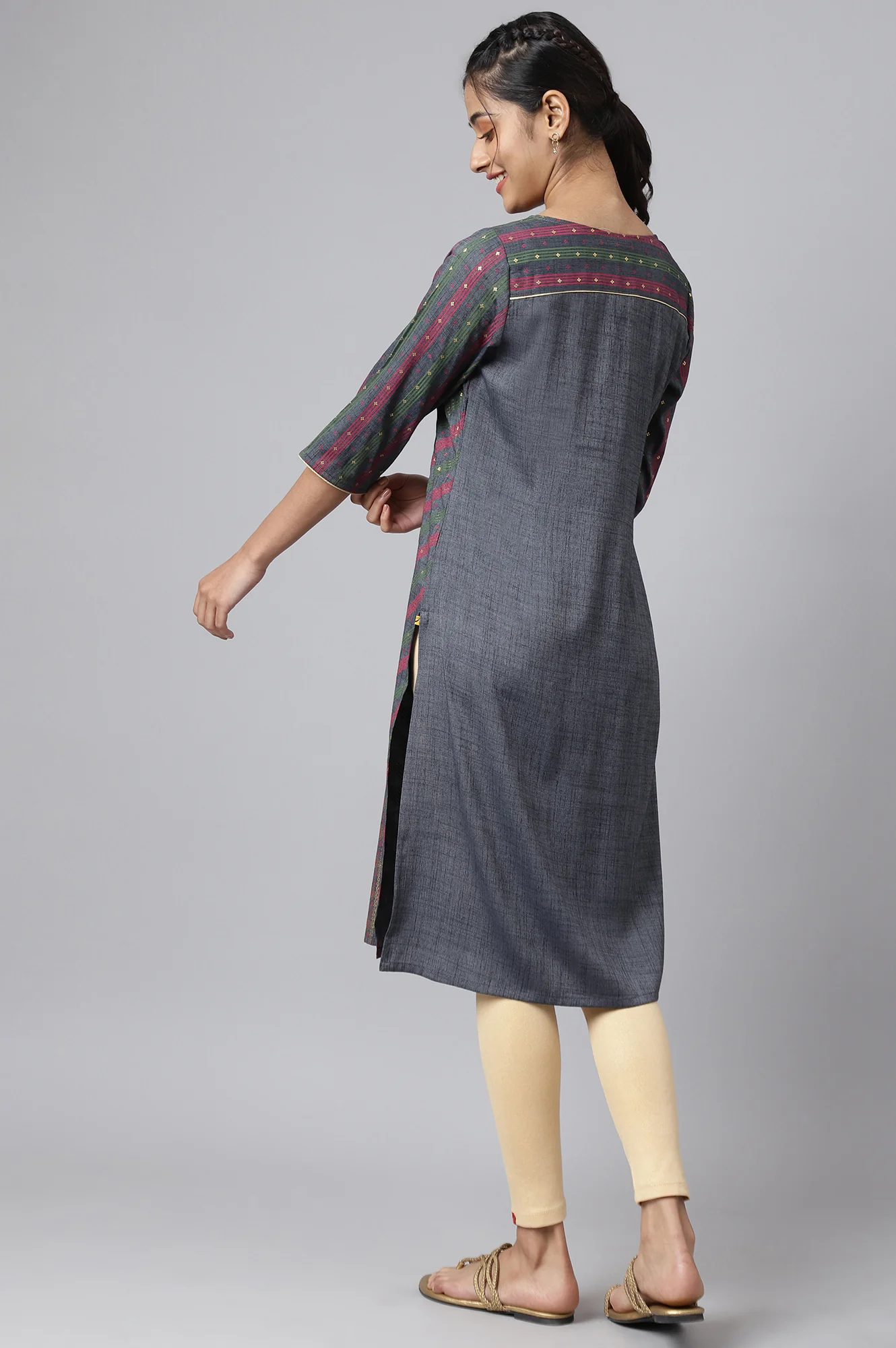 Grey Floral Printed Sequined Ethnic kurta - Image 4