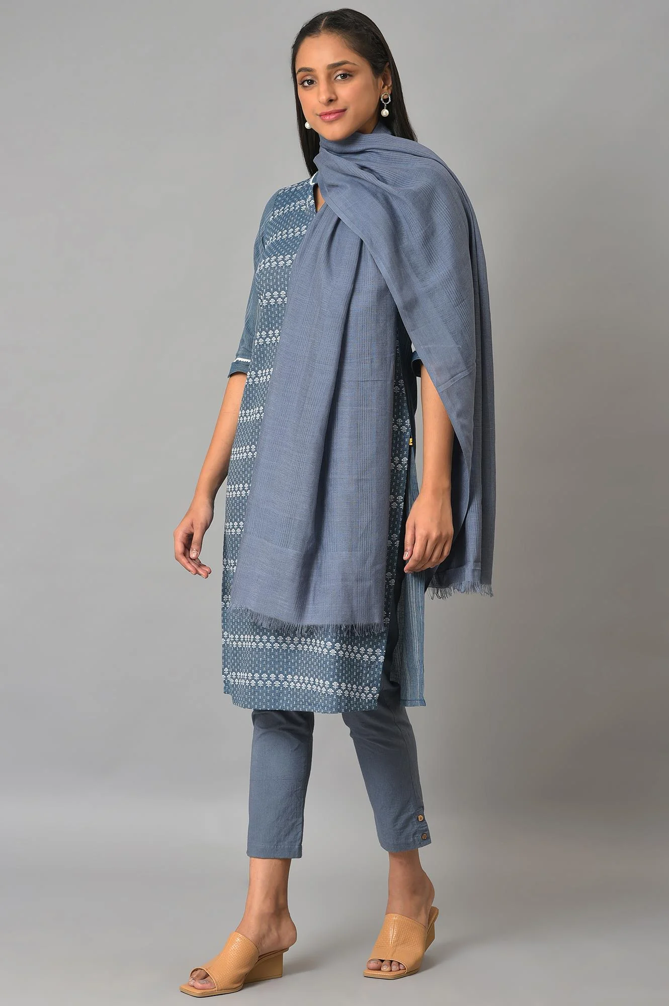 Grey Yarn-Dyed Premium Dupatta - Image 3