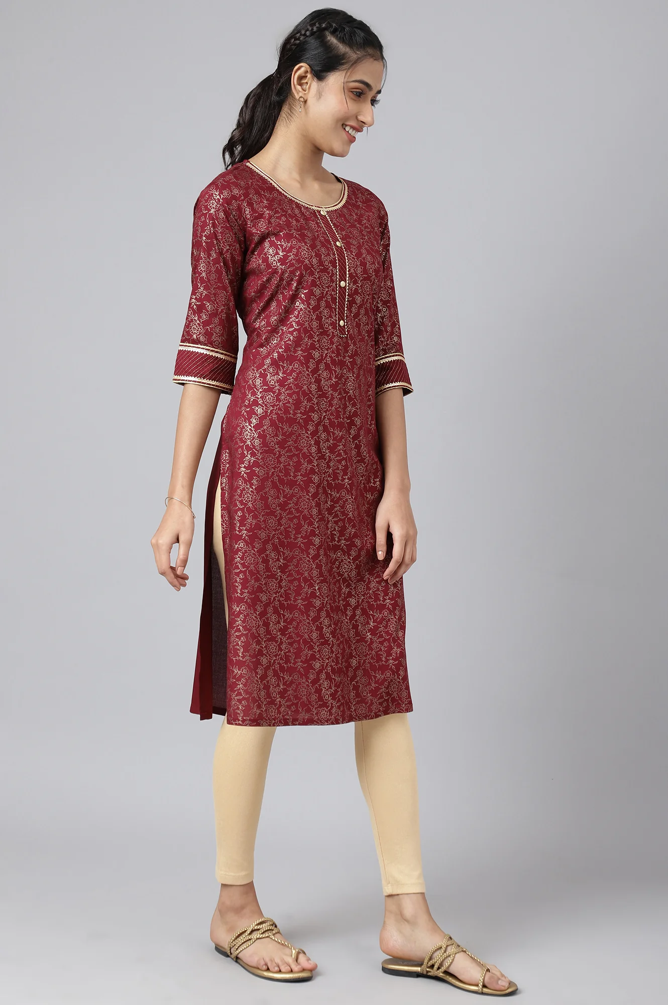 Maroon Floral Printed Sequined Ethnic kurta - Image 6