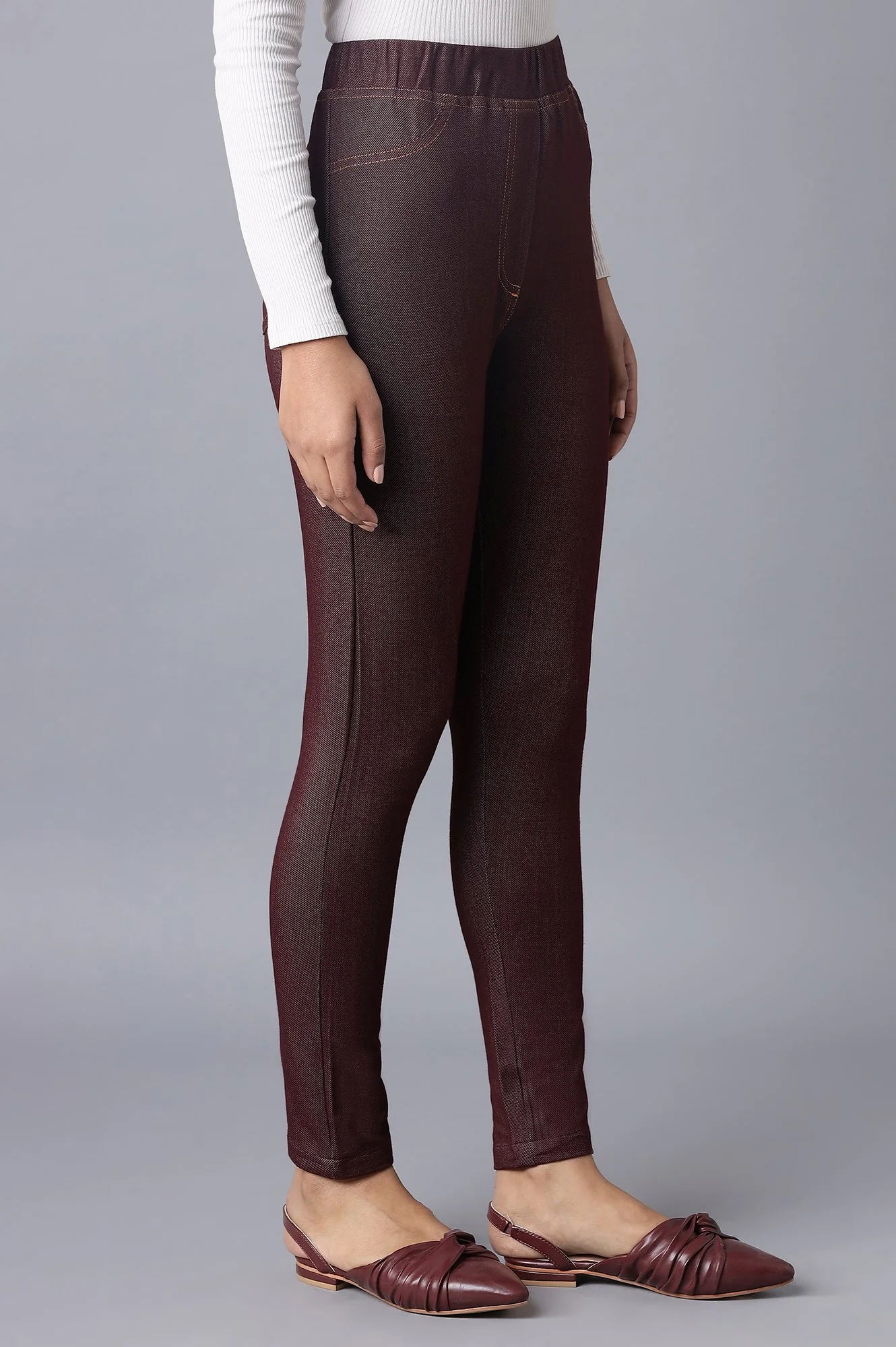 Maroon Solid Skinny Fit Cotton Jeggings With Elasticated Waist - Image 4