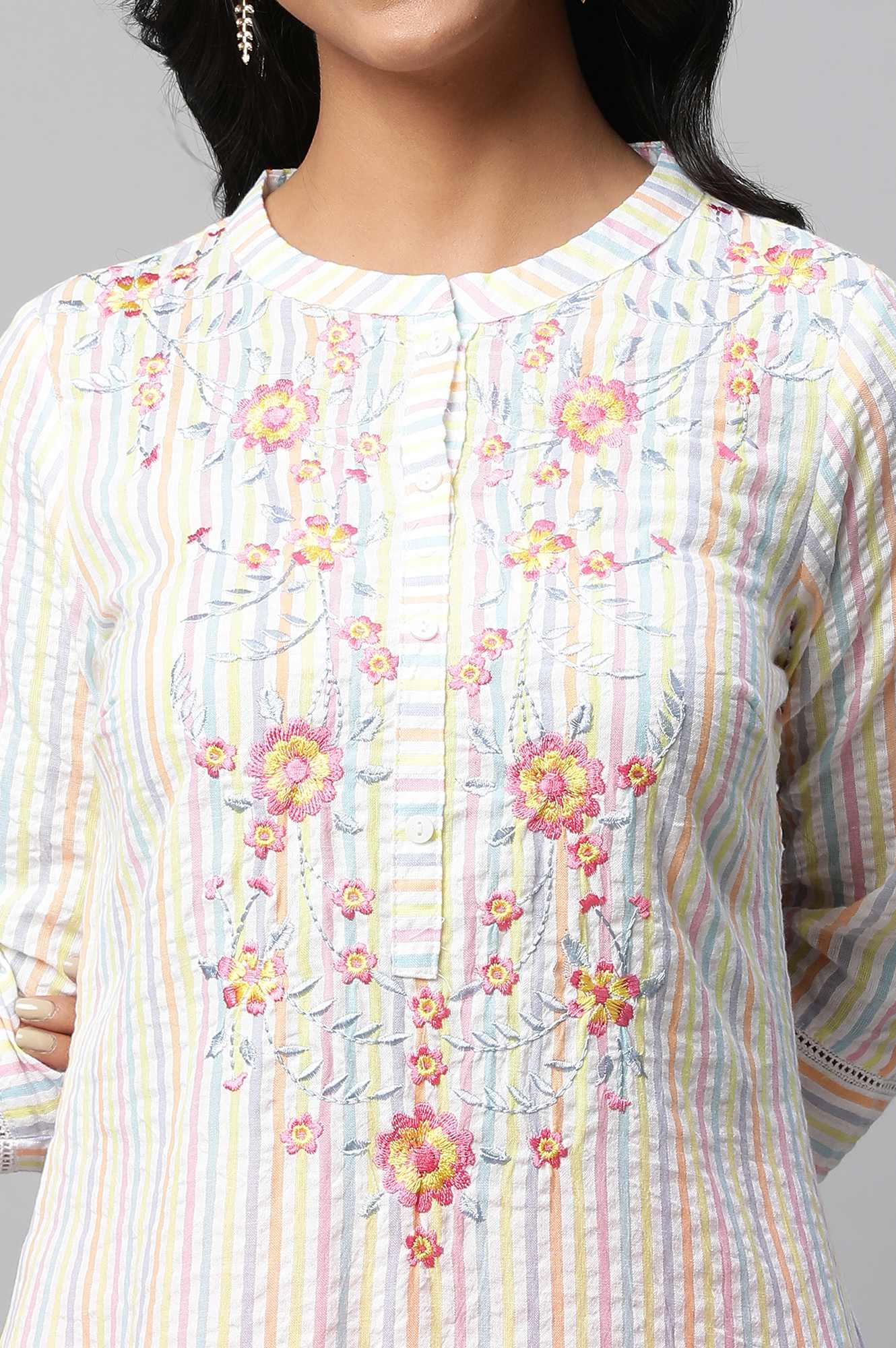 Multi-coloured Embroidered kurta Set - Image 6