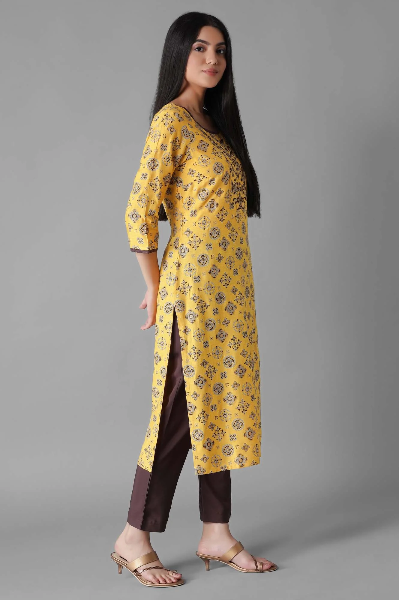 Mustard Glittered Geometric Print kurta Trousers Set - Image 4