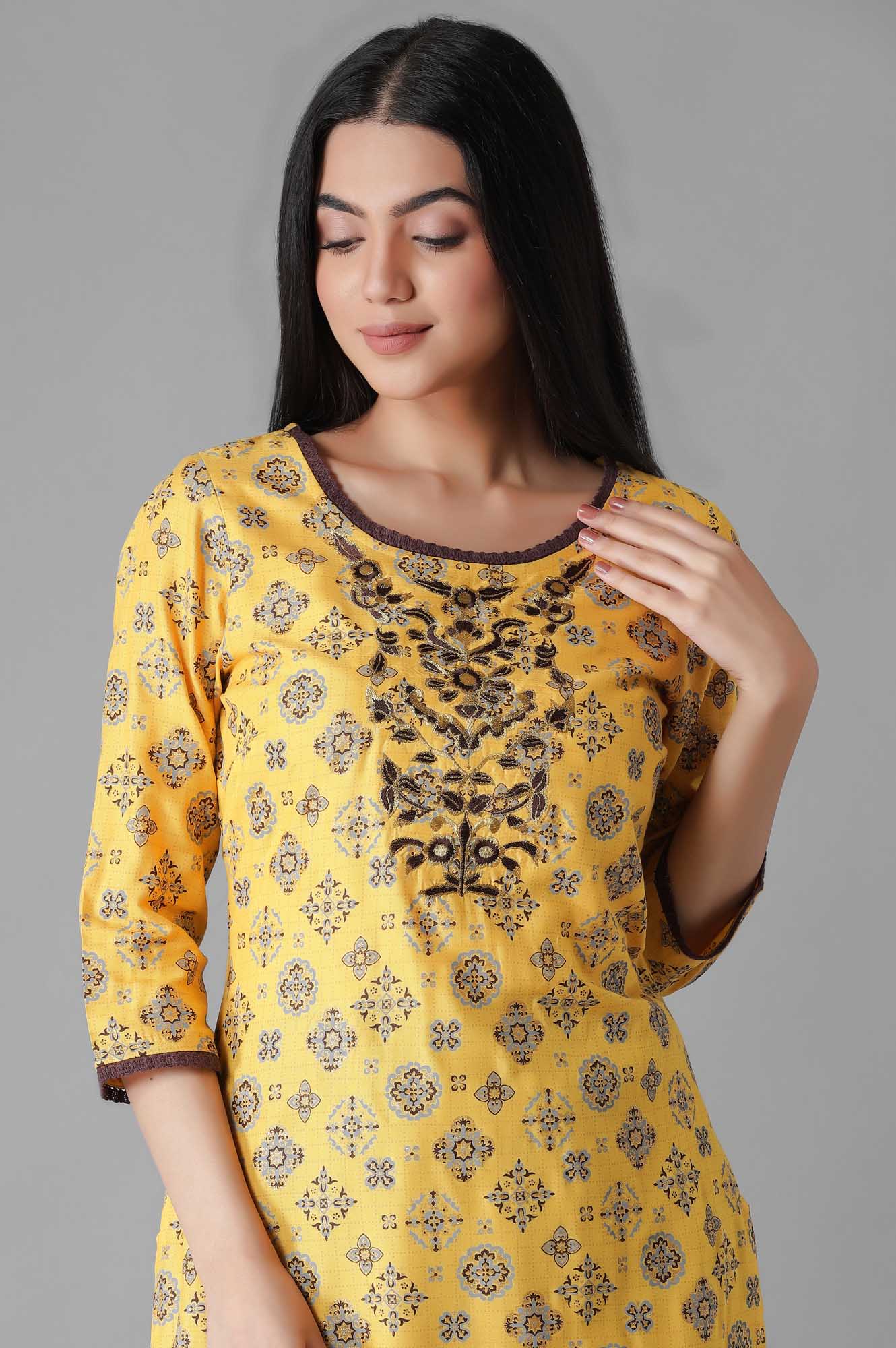 Mustard Glittered Geometric Print kurta Trousers Set - Image 5