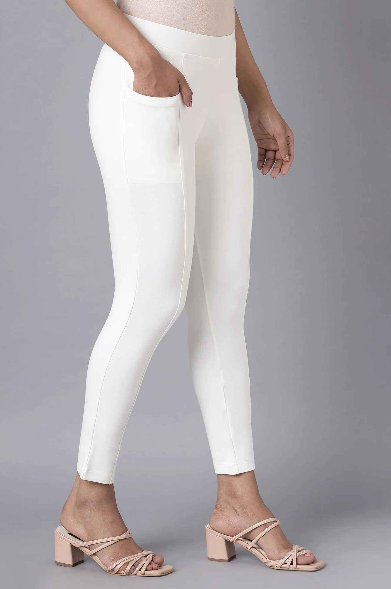 White Solid Straight Fit Pants With Elasticated Waist - Image 4